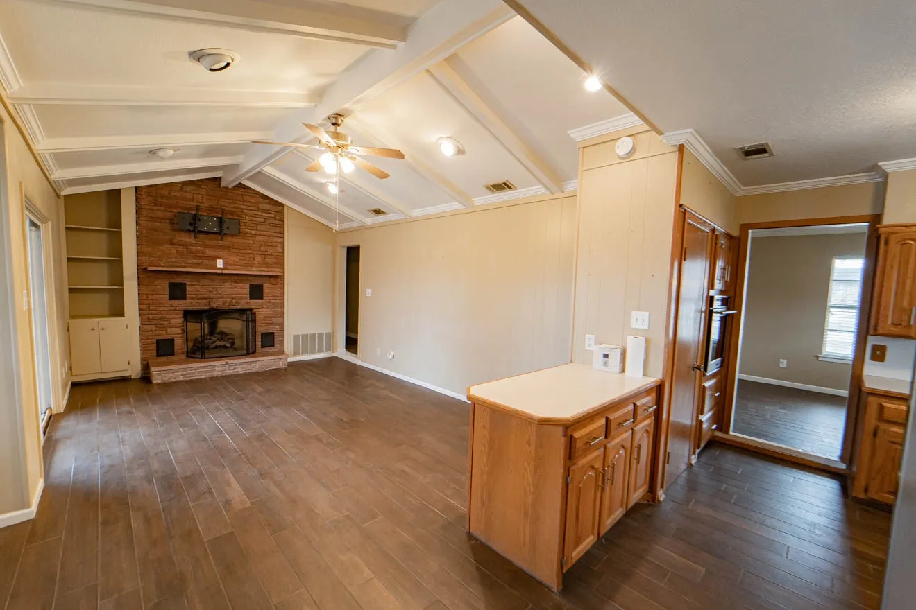 Single Family Residence For Sale in Stephens County , 1506 W Elliott Street, Breckenridge, Texas 76424, 4 Bedroom, 3 Bathroom, 2 Garage spaces, 2,165 Sqft, built in 1966, mls#21150732, Real Estate Agent in Breckenridge, Homes For Sale in Stephens county, Homes For Sale in Breckenridge, Realtor in Breckenridge Texas, Real Estate Brokerage Independent Realty Texas, Luminita Cordes Realtor
