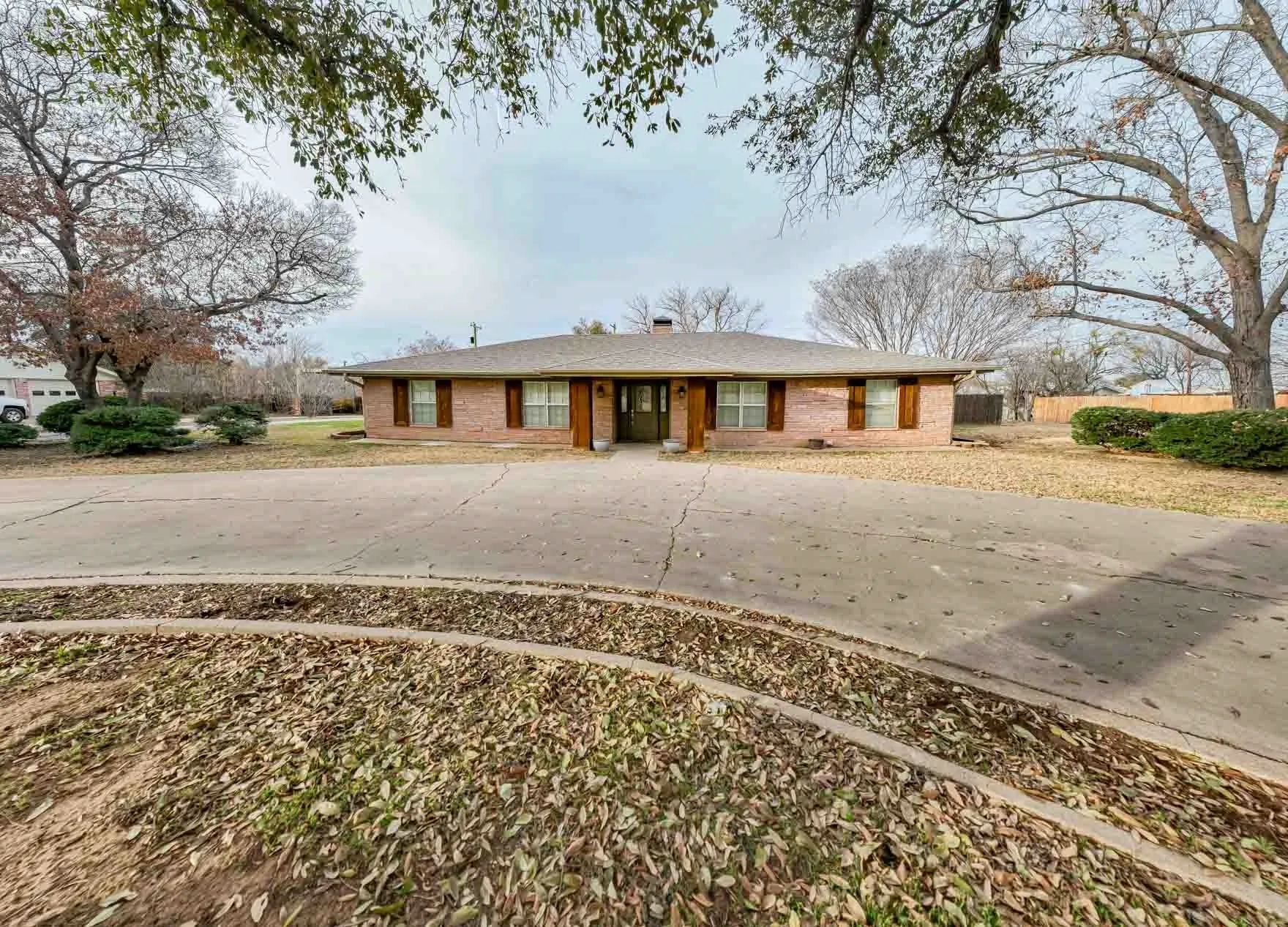 Single Family Residence For Sale in Stephens County , 1506 W Elliott Street, Breckenridge, Texas 76424, 4 Bedroom, 3 Bathroom, 2 Garage spaces, 2,165 Sqft, built in 1966, mls#21150732, Real Estate Agent in Breckenridge, Homes For Sale in Stephens county, Homes For Sale in Breckenridge, Realtor in Breckenridge Texas, Real Estate Brokerage Independent Realty Texas, Luminita Cordes Realtor