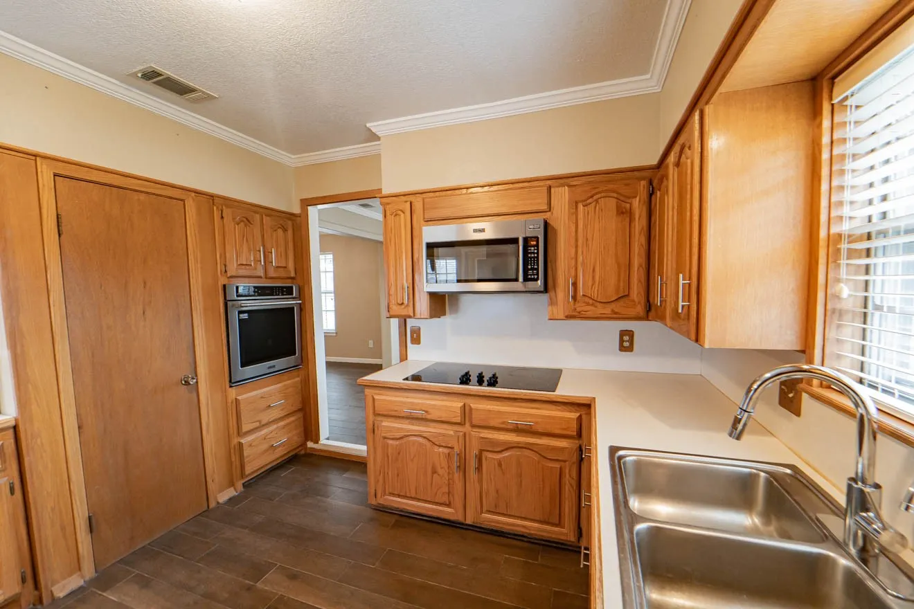 Single Family Residence For Sale in Stephens County , 1506 W Elliott Street, Breckenridge, Texas 76424, 4 Bedroom, 3 Bathroom, 2 Garage spaces, 2,165 Sqft, built in 1966, mls#21150732, Real Estate Agent in Breckenridge, Homes For Sale in Stephens county, Homes For Sale in Breckenridge, Realtor in Breckenridge Texas, Real Estate Brokerage Independent Realty Texas, Luminita Cordes Realtor