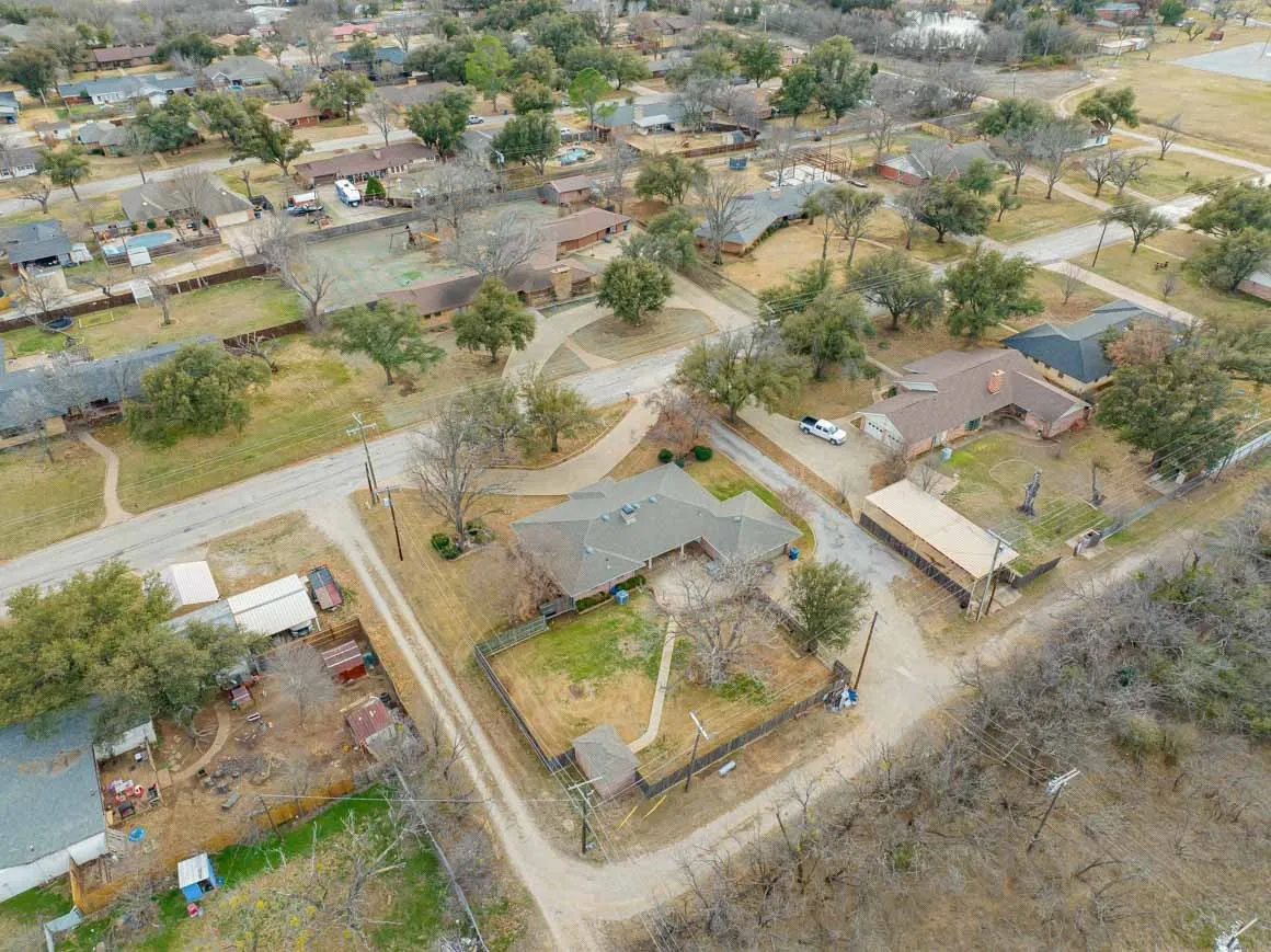 Single Family Residence For Sale in Stephens County , 1506 W Elliott Street, Breckenridge, Texas 76424, 4 Bedroom, 3 Bathroom, 2 Garage spaces, 2,165 Sqft, built in 1966, mls#21150732, Real Estate Agent in Breckenridge, Homes For Sale in Stephens county, Homes For Sale in Breckenridge, Realtor in Breckenridge Texas, Real Estate Brokerage Independent Realty Texas, Luminita Cordes Realtor
