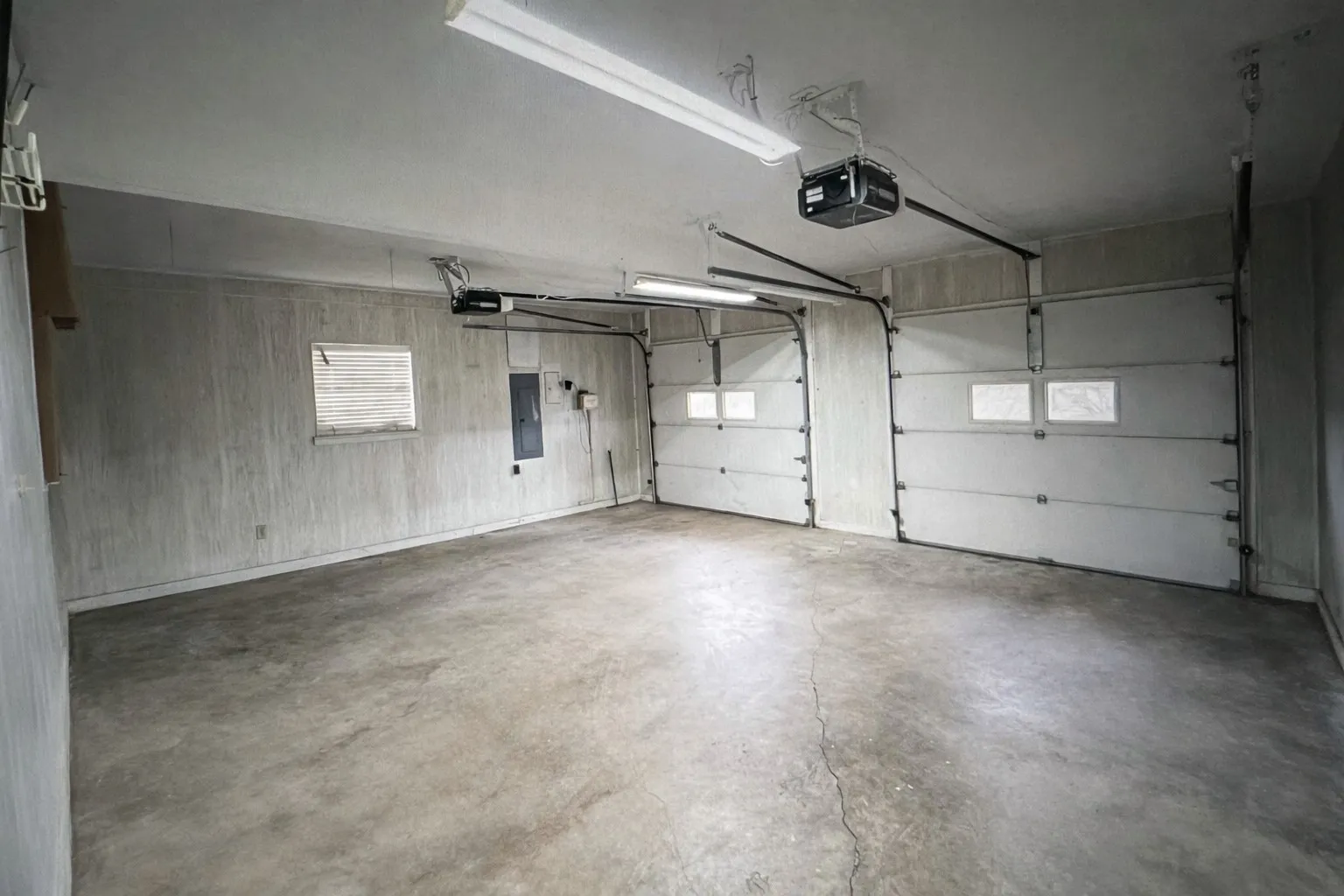 Single Family Residence For Sale in Stephens County , 1506 W Elliott Street, Breckenridge, Texas 76424, 4 Bedroom, 3 Bathroom, 2 Garage spaces, 2,165 Sqft, built in 1966, mls#21150732, Real Estate Agent in Breckenridge, Homes For Sale in Stephens county, Homes For Sale in Breckenridge, Realtor in Breckenridge Texas, Real Estate Brokerage Independent Realty Texas, Luminita Cordes Realtor