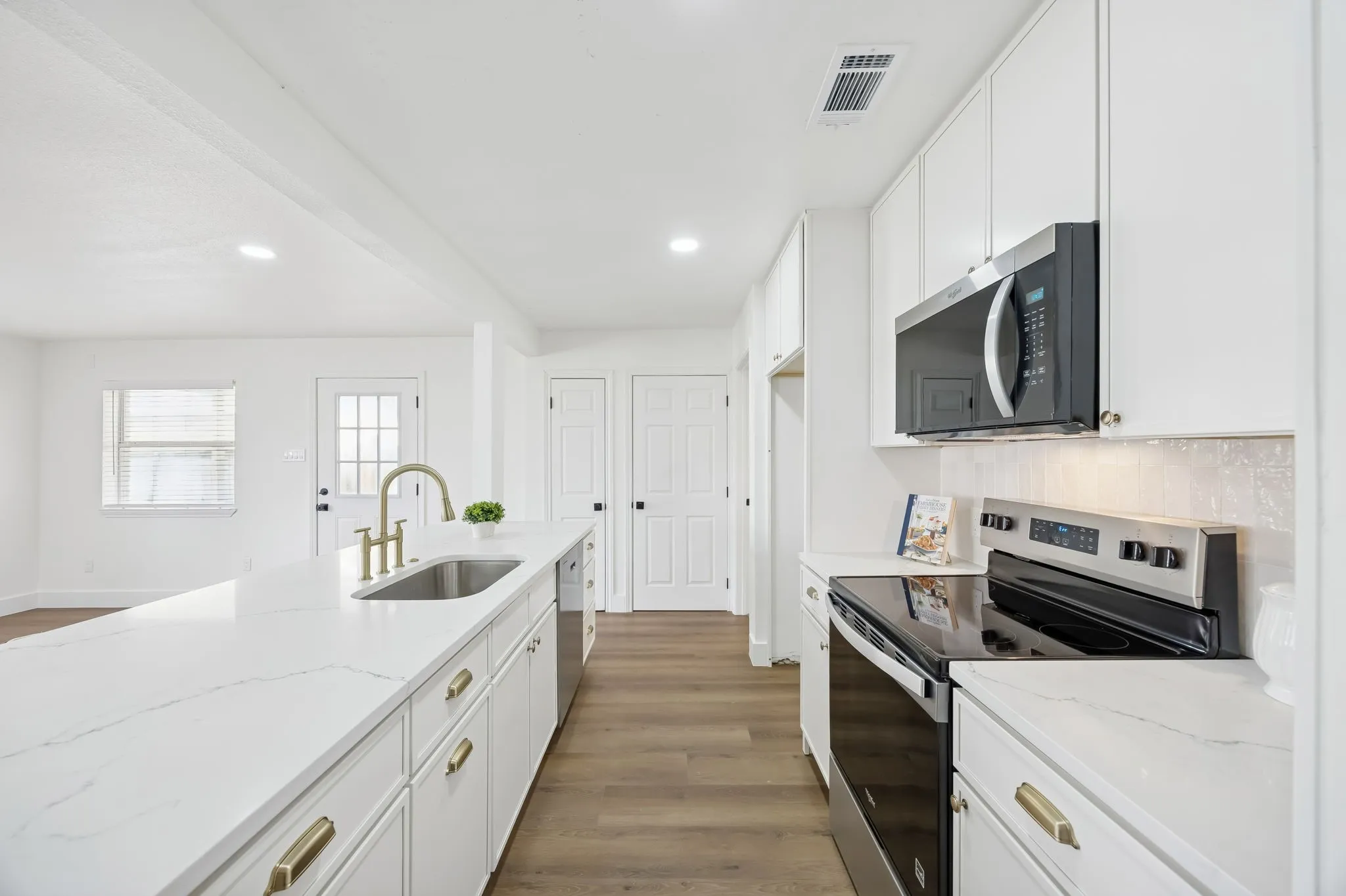 Single Family Residence For Sale in Dallas County , 2917 Gardenia Drive, Garland, Texas 75041, 4 Bedroom, 2 Bathroom, Garage spaces, 1,980 Sqft, built in 1959, Preowned, mls#21172327, Real Estate Agent in Garland, Homes For Sale in Dallas county, Homes For Sale in Garland, Realtor in Garland Texas, Real Estate Brokerage Independent Realty Texas, Luminita Cordes Realtor