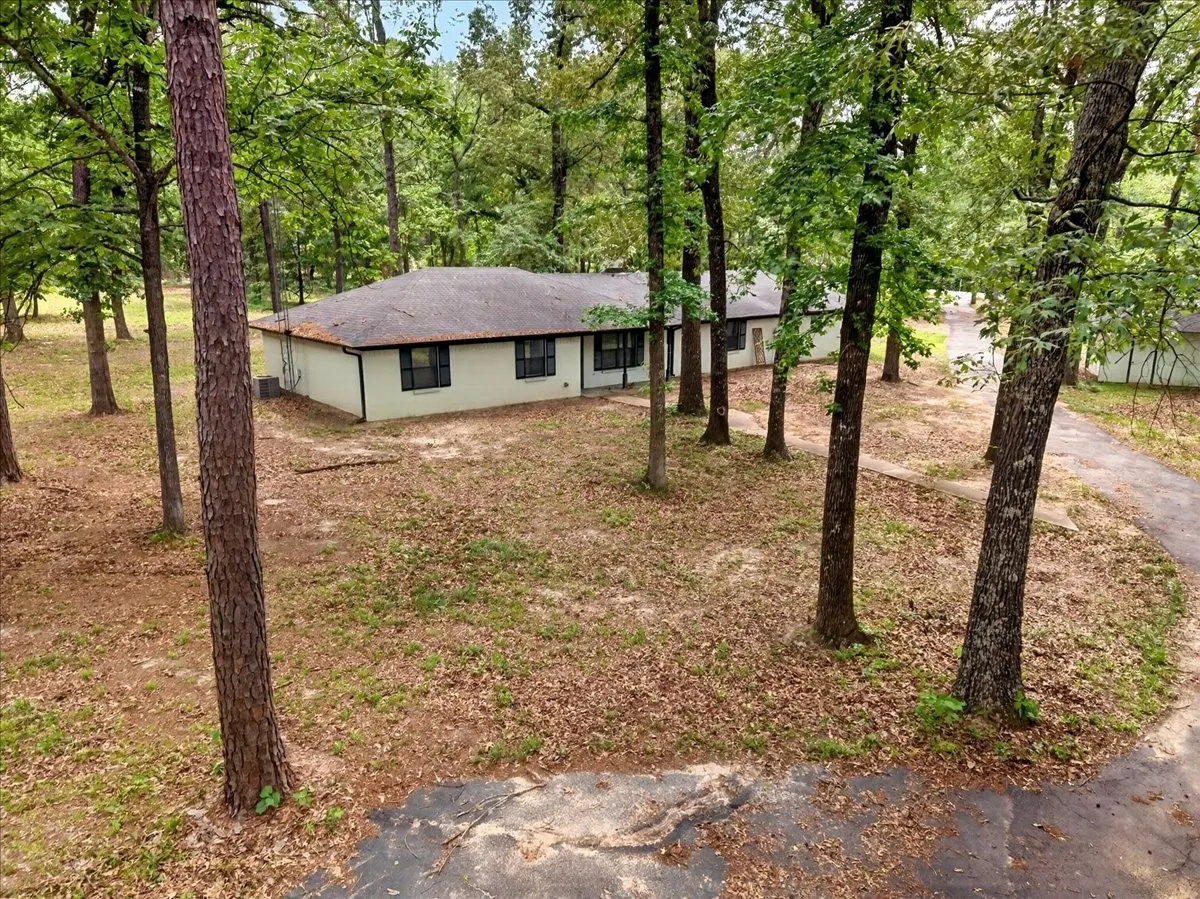 Single Family Residence For Sale in Wood County , 1051 County Road 2620, Mineola, Texas 75773, 4 Bedroom, 3 Bathroom, 1 Garage spaces, 2,730 Sqft, built in 1982, mls#21172563, Real Estate Agent in Mineola, Homes For Sale in Wood county, Homes For Sale in Mineola, Realtor in Mineola Texas, Real Estate Brokerage Independent Realty Texas, Luminita Cordes Realtor