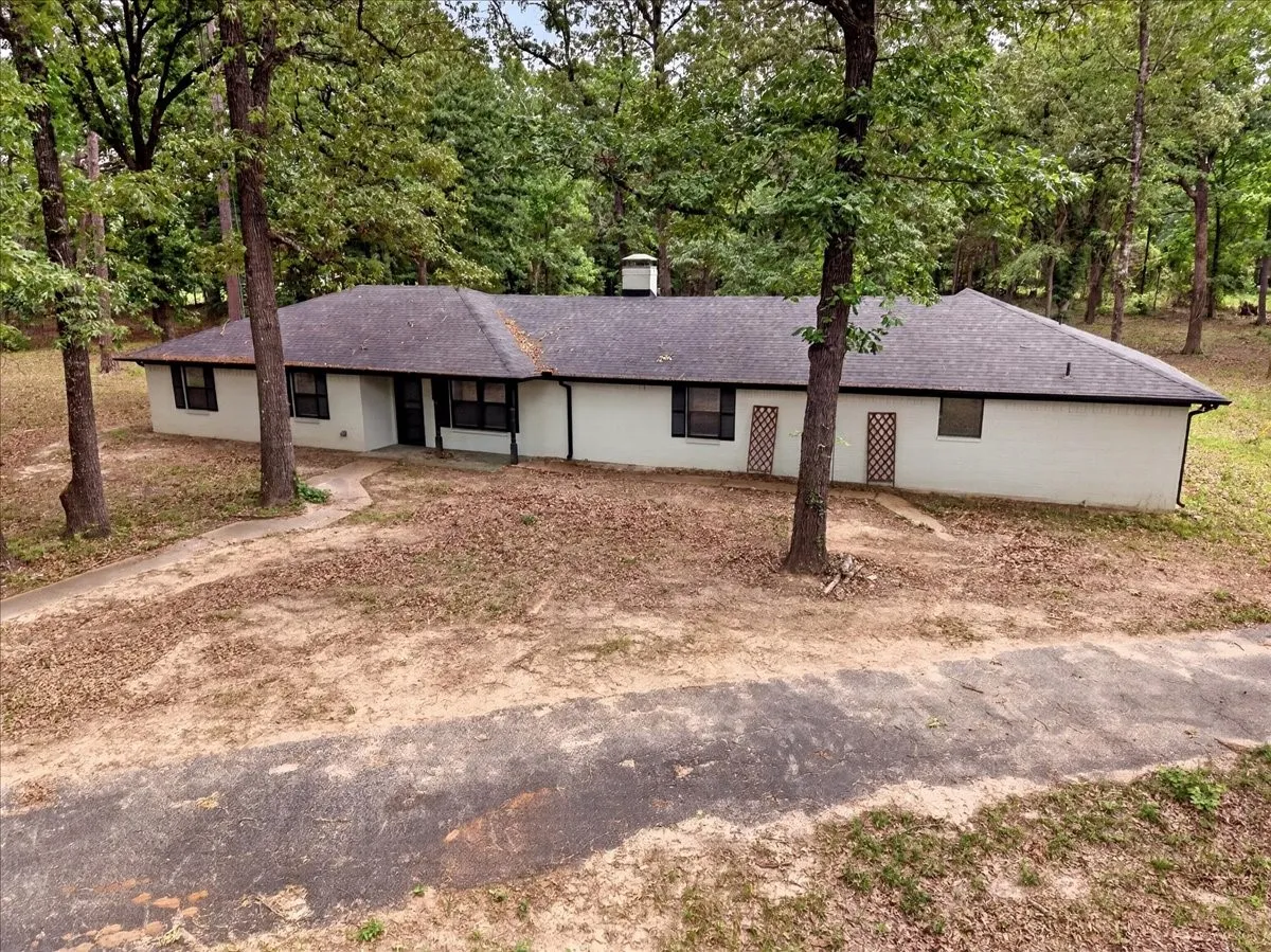 Single Family Residence For Sale in Wood County , 1051 County Road 2620, Mineola, Texas 75773, 4 Bedroom, 3 Bathroom, 1 Garage spaces, 2,730 Sqft, built in 1982, mls#21172563, Real Estate Agent in Mineola, Homes For Sale in Wood county, Homes For Sale in Mineola, Realtor in Mineola Texas, Real Estate Brokerage Independent Realty Texas, Luminita Cordes Realtor