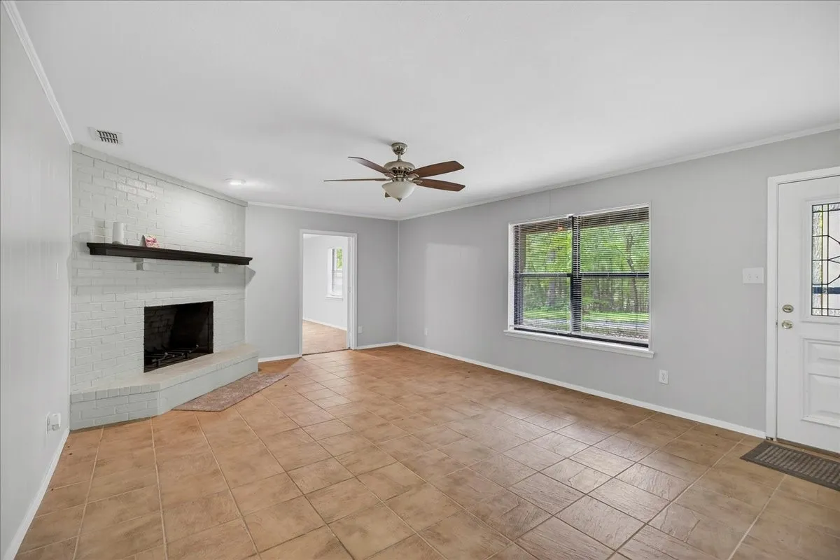Single Family Residence For Sale in Wood County , 1051 County Road 2620, Mineola, Texas 75773, 4 Bedroom, 3 Bathroom, 1 Garage spaces, 2,730 Sqft, built in 1982, mls#21172563, Real Estate Agent in Mineola, Homes For Sale in Wood county, Homes For Sale in Mineola, Realtor in Mineola Texas, Real Estate Brokerage Independent Realty Texas, Luminita Cordes Realtor
