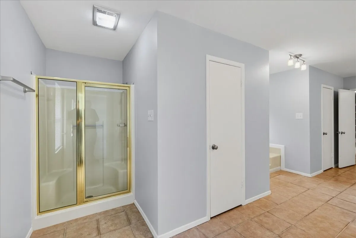Single Family Residence For Sale in Wood County , 1051 County Road 2620, Mineola, Texas 75773, 4 Bedroom, 3 Bathroom, 1 Garage spaces, 2,730 Sqft, built in 1982, mls#21172563, Real Estate Agent in Mineola, Homes For Sale in Wood county, Homes For Sale in Mineola, Realtor in Mineola Texas, Real Estate Brokerage Independent Realty Texas, Luminita Cordes Realtor