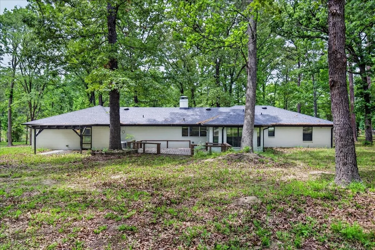 Single Family Residence For Sale in Wood County , 1051 County Road 2620, Mineola, Texas 75773, 4 Bedroom, 3 Bathroom, 1 Garage spaces, 2,730 Sqft, built in 1982, mls#21172563, Real Estate Agent in Mineola, Homes For Sale in Wood county, Homes For Sale in Mineola, Realtor in Mineola Texas, Real Estate Brokerage Independent Realty Texas, Luminita Cordes Realtor