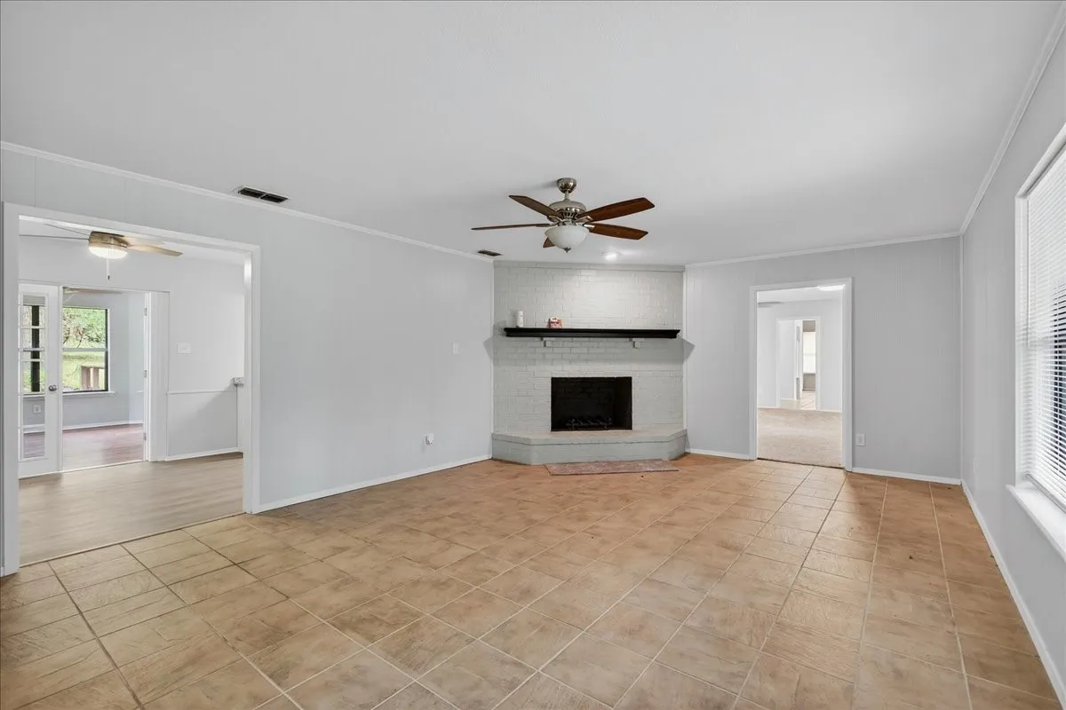Single Family Residence For Sale in Wood County , 1051 County Road 2620, Mineola, Texas 75773, 4 Bedroom, 3 Bathroom, 1 Garage spaces, 2,730 Sqft, built in 1982, mls#21172563, Real Estate Agent in Mineola, Homes For Sale in Wood county, Homes For Sale in Mineola, Realtor in Mineola Texas, Real Estate Brokerage Independent Realty Texas, Luminita Cordes Realtor