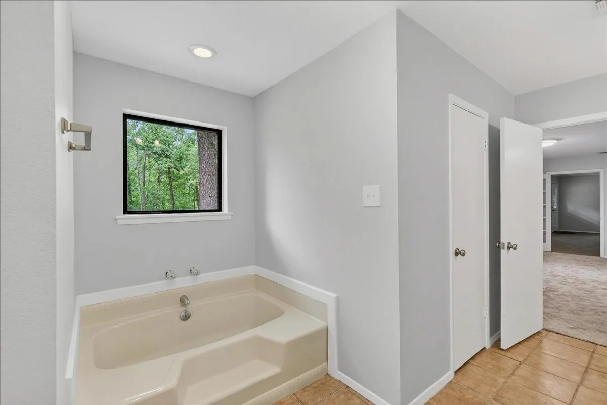 Single Family Residence For Sale in Wood County , 1051 County Road 2620, Mineola, Texas 75773, 4 Bedroom, 3 Bathroom, 1 Garage spaces, 2,730 Sqft, built in 1982, mls#21172563, Real Estate Agent in Mineola, Homes For Sale in Wood county, Homes For Sale in Mineola, Realtor in Mineola Texas, Real Estate Brokerage Independent Realty Texas, Luminita Cordes Realtor