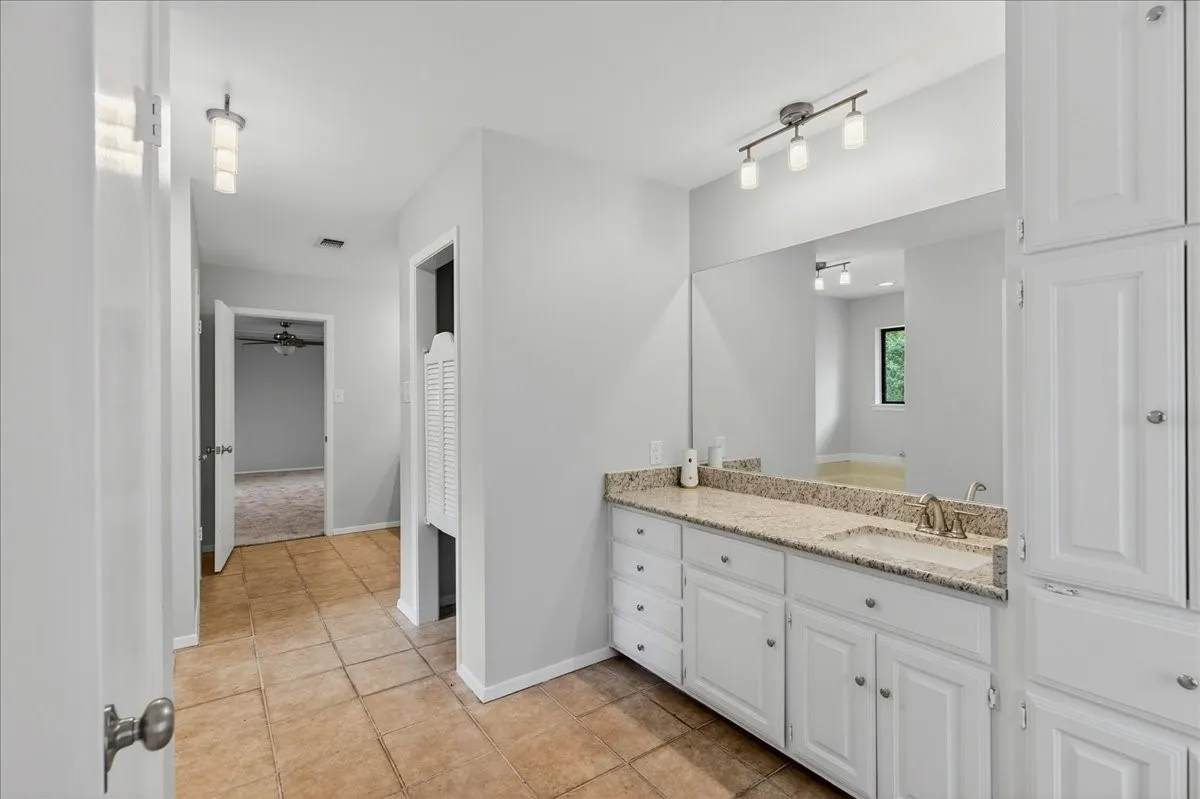 Single Family Residence For Sale in Wood County , 1051 County Road 2620, Mineola, Texas 75773, 4 Bedroom, 3 Bathroom, 1 Garage spaces, 2,730 Sqft, built in 1982, mls#21172563, Real Estate Agent in Mineola, Homes For Sale in Wood county, Homes For Sale in Mineola, Realtor in Mineola Texas, Real Estate Brokerage Independent Realty Texas, Luminita Cordes Realtor