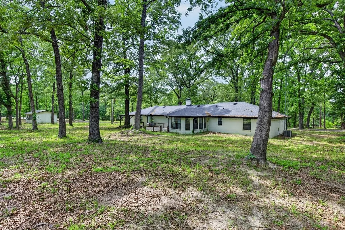 Single Family Residence For Sale in Wood County , 1051 County Road 2620, Mineola, Texas 75773, 4 Bedroom, 3 Bathroom, 1 Garage spaces, 2,730 Sqft, built in 1982, mls#21172563, Real Estate Agent in Mineola, Homes For Sale in Wood county, Homes For Sale in Mineola, Realtor in Mineola Texas, Real Estate Brokerage Independent Realty Texas, Luminita Cordes Realtor