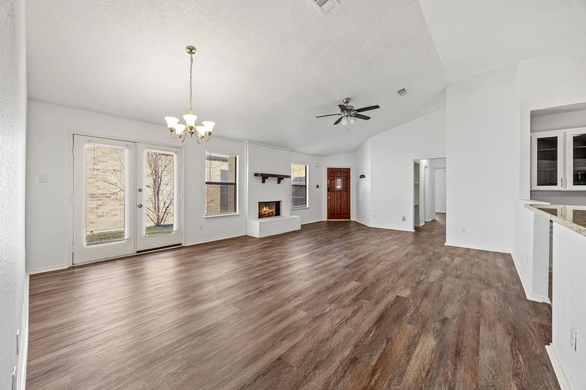 Single Family Residence For Sale in Dallas County , 2713 Harvest Lake Drive, Irving, Texas 75060, 3 Bedroom, 2 Bathroom, 2 Garage spaces, 1,531 Sqft, built in 1985, mls#21167552, Real Estate Agent in Irving, Homes For Sale in Dallas county, Homes For Sale in Irving, Realtor in Irving Texas, Real Estate Brokerage Independent Realty Texas, Luminita Cordes Realtor