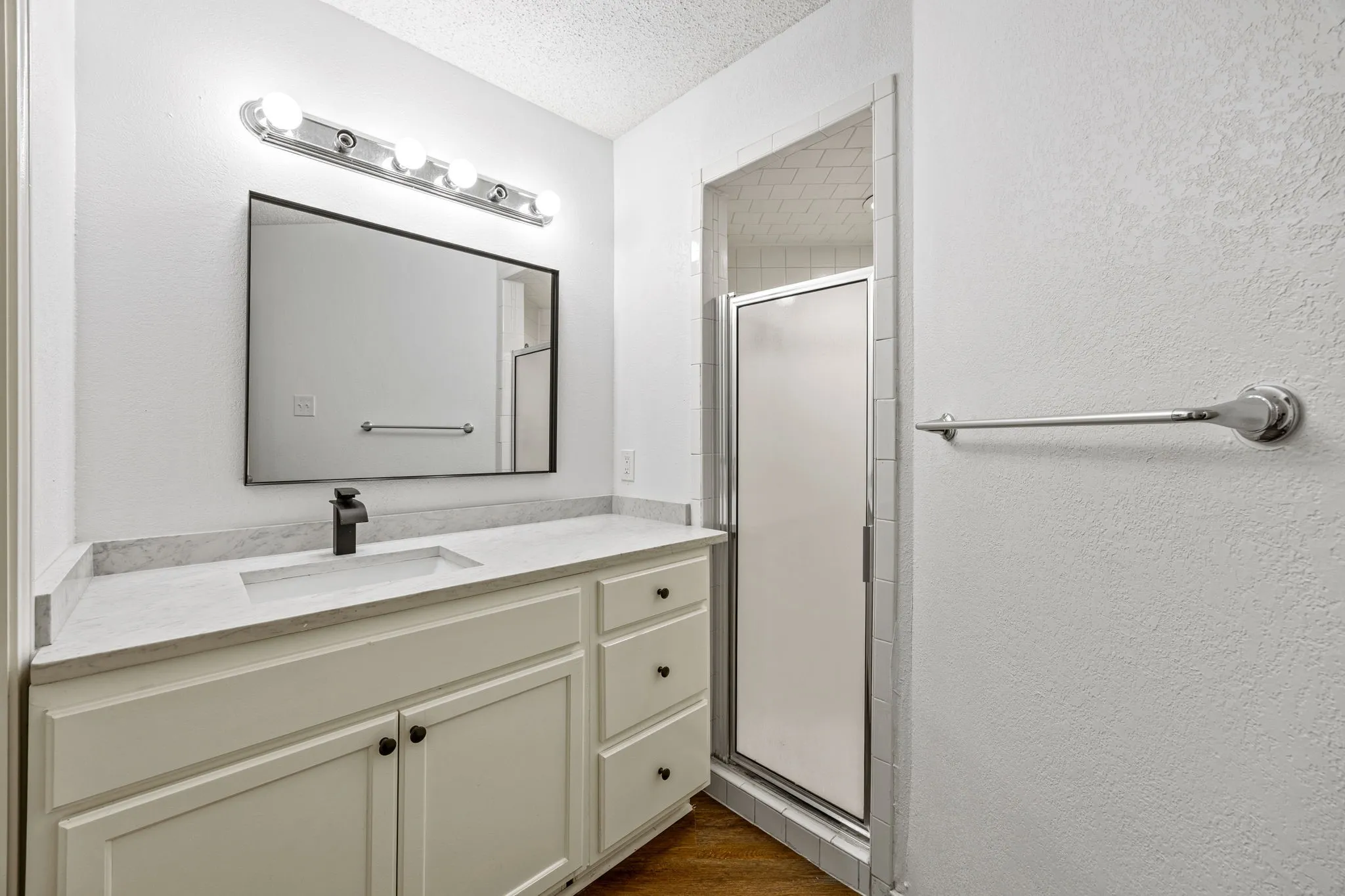 Single Family Residence For Sale in Dallas County , 2713 Harvest Lake Drive, Irving, Texas 75060, 3 Bedroom, 2 Bathroom, 2 Garage spaces, 1,531 Sqft, built in 1985, mls#21167552, Real Estate Agent in Irving, Homes For Sale in Dallas county, Homes For Sale in Irving, Realtor in Irving Texas, Real Estate Brokerage Independent Realty Texas, Luminita Cordes Realtor