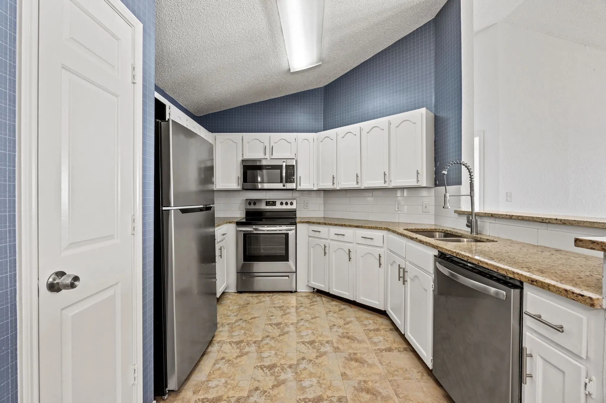 Single Family Residence For Sale in Dallas County , 2713 Harvest Lake Drive, Irving, Texas 75060, 3 Bedroom, 2 Bathroom, 2 Garage spaces, 1,531 Sqft, built in 1985, mls#21167552, Real Estate Agent in Irving, Homes For Sale in Dallas county, Homes For Sale in Irving, Realtor in Irving Texas, Real Estate Brokerage Independent Realty Texas, Luminita Cordes Realtor