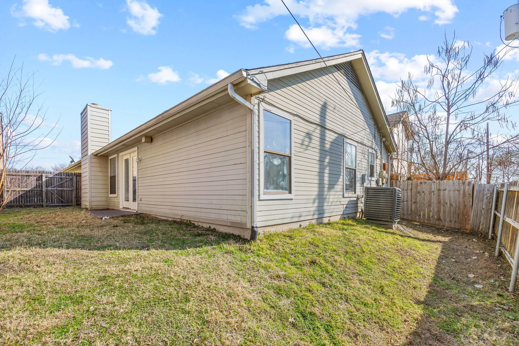 Single Family Residence For Sale in Dallas County , 2713 Harvest Lake Drive, Irving, Texas 75060, 3 Bedroom, 2 Bathroom, 2 Garage spaces, 1,531 Sqft, built in 1985, mls#21167552, Real Estate Agent in Irving, Homes For Sale in Dallas county, Homes For Sale in Irving, Realtor in Irving Texas, Real Estate Brokerage Independent Realty Texas, Luminita Cordes Realtor