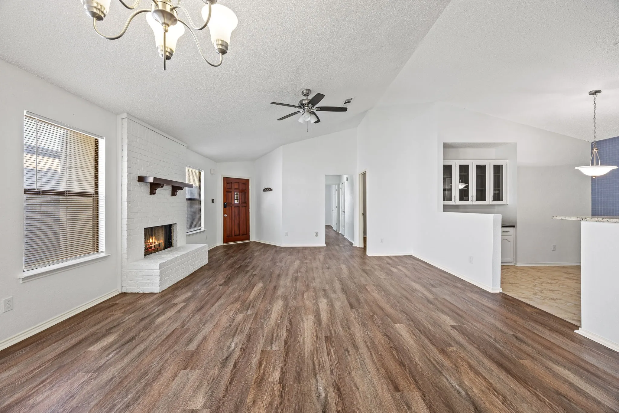 Single Family Residence For Sale in Dallas County , 2713 Harvest Lake Drive, Irving, Texas 75060, 3 Bedroom, 2 Bathroom, 2 Garage spaces, 1,531 Sqft, built in 1985, mls#21167552, Real Estate Agent in Irving, Homes For Sale in Dallas county, Homes For Sale in Irving, Realtor in Irving Texas, Real Estate Brokerage Independent Realty Texas, Luminita Cordes Realtor