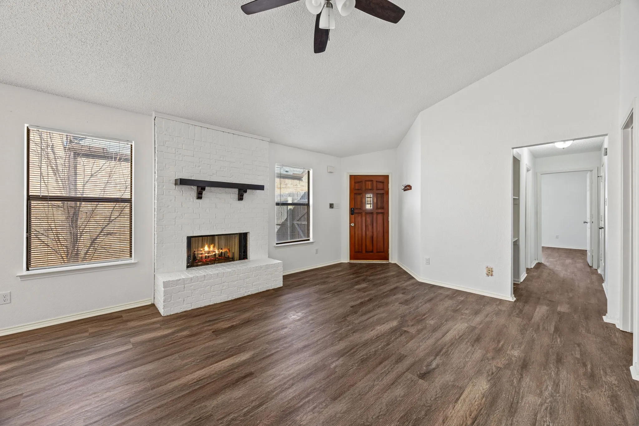 Single Family Residence For Sale in Dallas County , 2713 Harvest Lake Drive, Irving, Texas 75060, 3 Bedroom, 2 Bathroom, 2 Garage spaces, 1,531 Sqft, built in 1985, mls#21167552, Real Estate Agent in Irving, Homes For Sale in Dallas county, Homes For Sale in Irving, Realtor in Irving Texas, Real Estate Brokerage Independent Realty Texas, Luminita Cordes Realtor