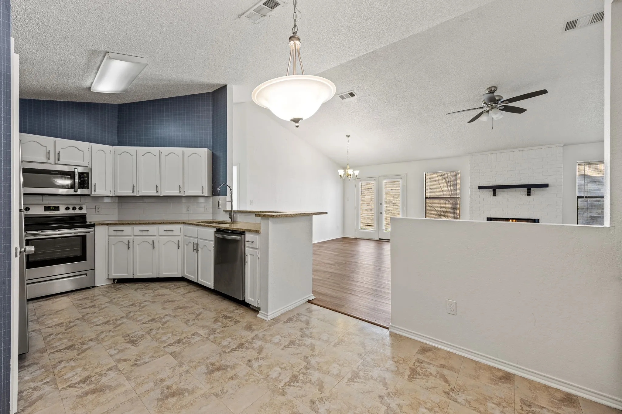 Single Family Residence For Sale in Dallas County , 2713 Harvest Lake Drive, Irving, Texas 75060, 3 Bedroom, 2 Bathroom, 2 Garage spaces, 1,531 Sqft, built in 1985, mls#21167552, Real Estate Agent in Irving, Homes For Sale in Dallas county, Homes For Sale in Irving, Realtor in Irving Texas, Real Estate Brokerage Independent Realty Texas, Luminita Cordes Realtor