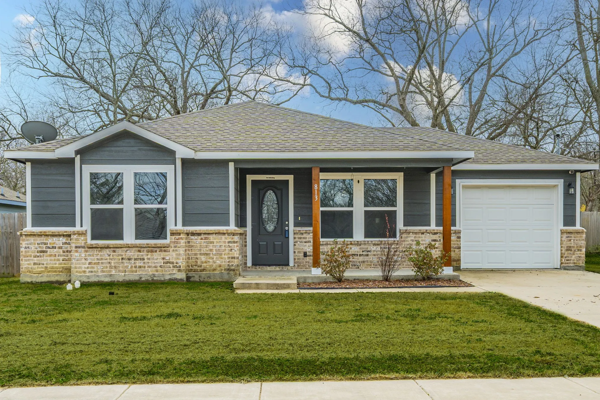Single Family Residence For Sale in Hunt County , 813 Jones Street, Greenville, Texas 75401, 3 Bedrooms, 2 Bathrooms, 1 Garage spaces, 1,177 Sqft, built in 2021, Price $205,000, mls#21161046, Real Estate Agent in Greenville, Homes For Sale in Hunt county, Homes For Sale in Greenville, Realtor in Greenville Texas, Real Estate Brokerage Independent Realty Texas, Luminita Cordes Realtor