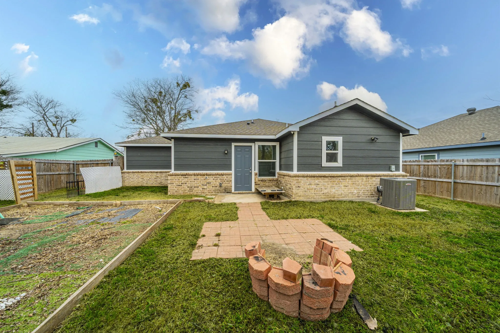 Single Family Residence For Sale in Hunt County , 813 Jones Street, Greenville, Texas 75401, 3 Bedrooms, 2 Bathrooms, 1 Garage spaces, 1,177 Sqft, built in 2021, Price $205,000, mls#21161046, Real Estate Agent in Greenville, Homes For Sale in Hunt county, Homes For Sale in Greenville, Realtor in Greenville Texas, Real Estate Brokerage Independent Realty Texas, Luminita Cordes Realtor