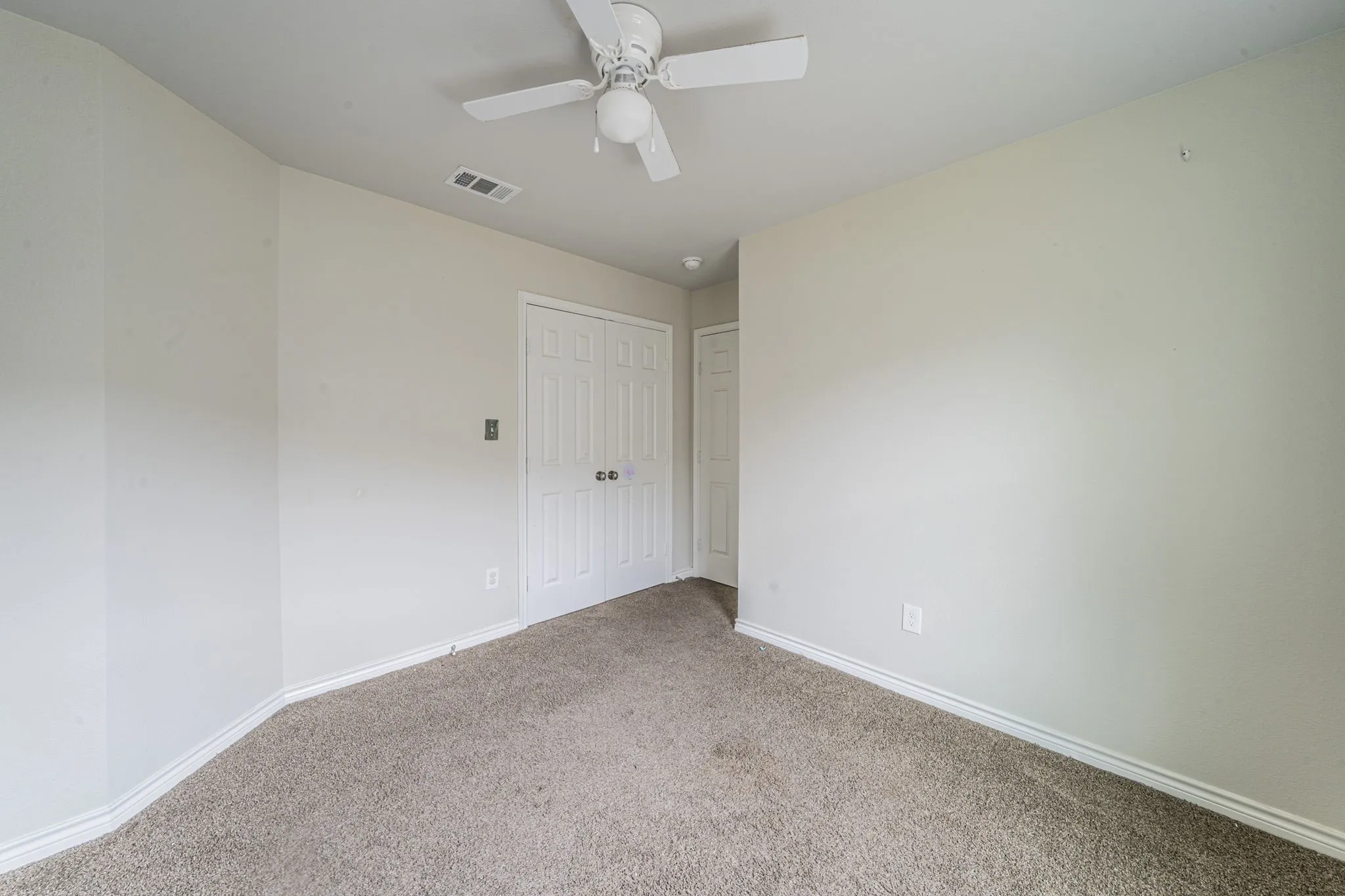 Single Family Residence For Sale in Hunt County , 813 Jones Street, Greenville, Texas 75401, 3 Bedrooms, 2 Bathrooms, 1 Garage spaces, 1,177 Sqft, built in 2021, Price $205,000, mls#21161046, Real Estate Agent in Greenville, Homes For Sale in Hunt county, Homes For Sale in Greenville, Realtor in Greenville Texas, Real Estate Brokerage Independent Realty Texas, Luminita Cordes Realtor