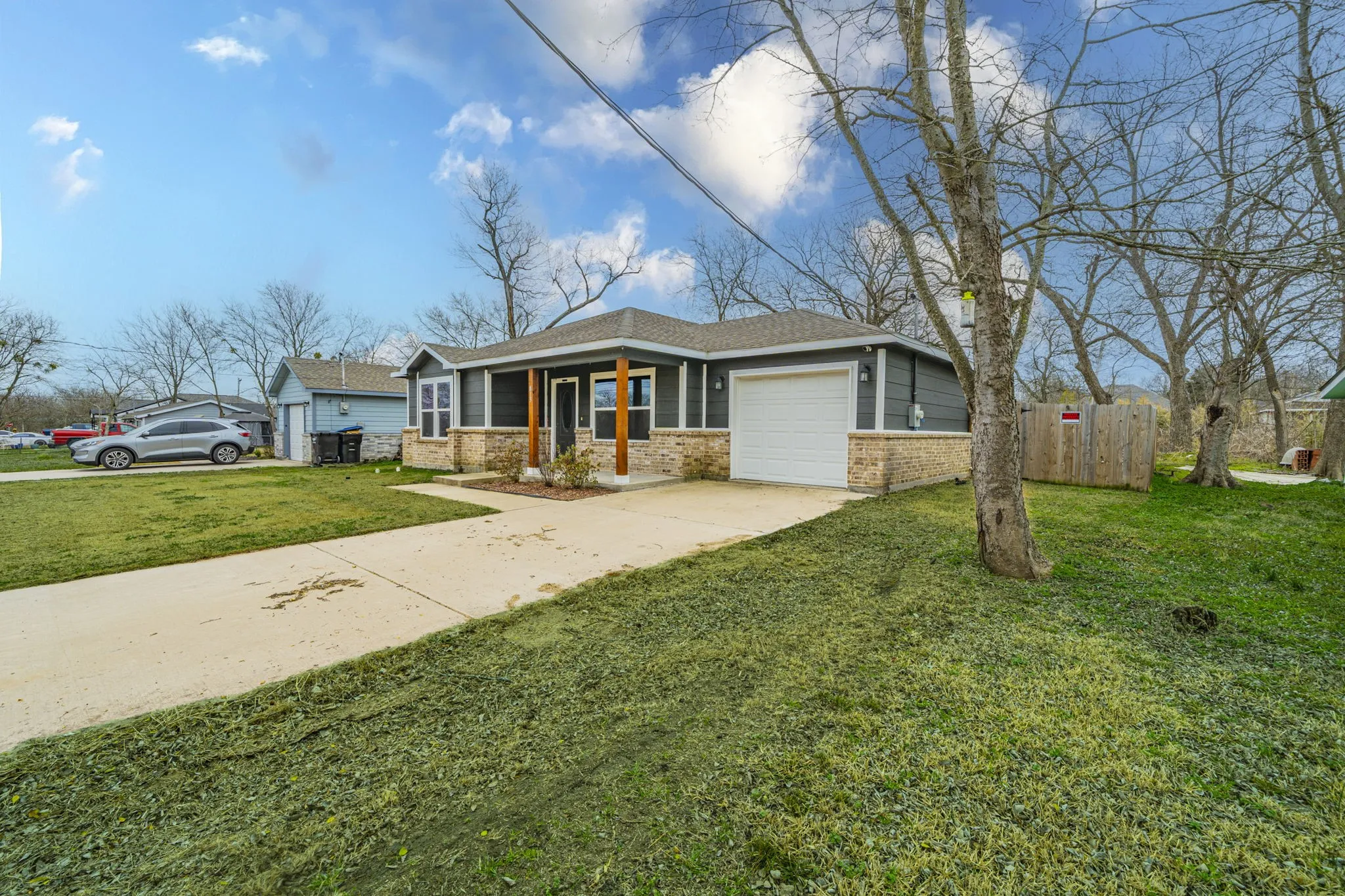 Single Family Residence For Sale in Hunt County , 813 Jones Street, Greenville, Texas 75401, 3 Bedrooms, 2 Bathrooms, 1 Garage spaces, 1,177 Sqft, built in 2021, Price $205,000, mls#21161046, Real Estate Agent in Greenville, Homes For Sale in Hunt county, Homes For Sale in Greenville, Realtor in Greenville Texas, Real Estate Brokerage Independent Realty Texas, Luminita Cordes Realtor