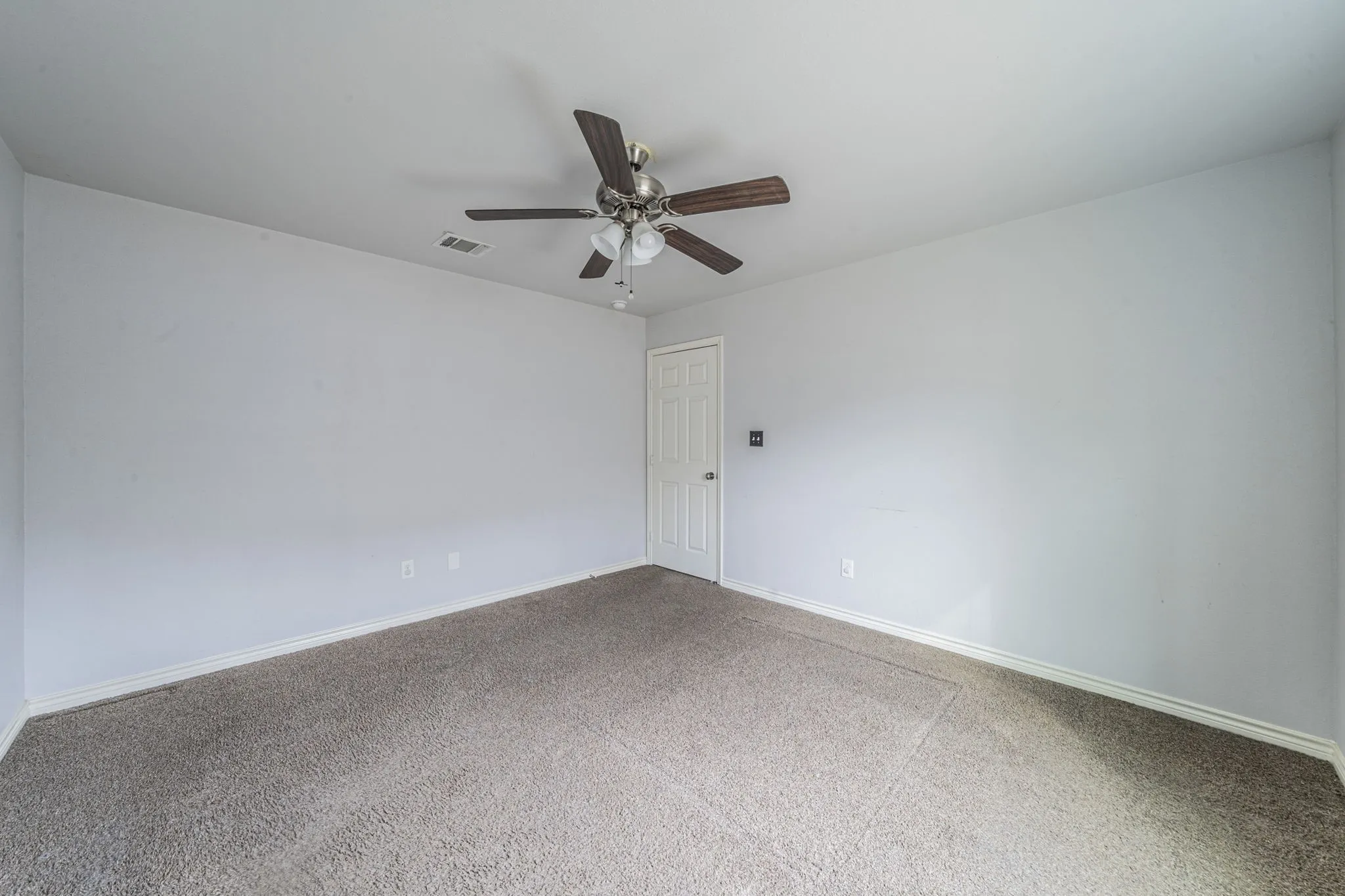 Single Family Residence For Sale in Hunt County , 813 Jones Street, Greenville, Texas 75401, 3 Bedrooms, 2 Bathrooms, 1 Garage spaces, 1,177 Sqft, built in 2021, Price $205,000, mls#21161046, Real Estate Agent in Greenville, Homes For Sale in Hunt county, Homes For Sale in Greenville, Realtor in Greenville Texas, Real Estate Brokerage Independent Realty Texas, Luminita Cordes Realtor
