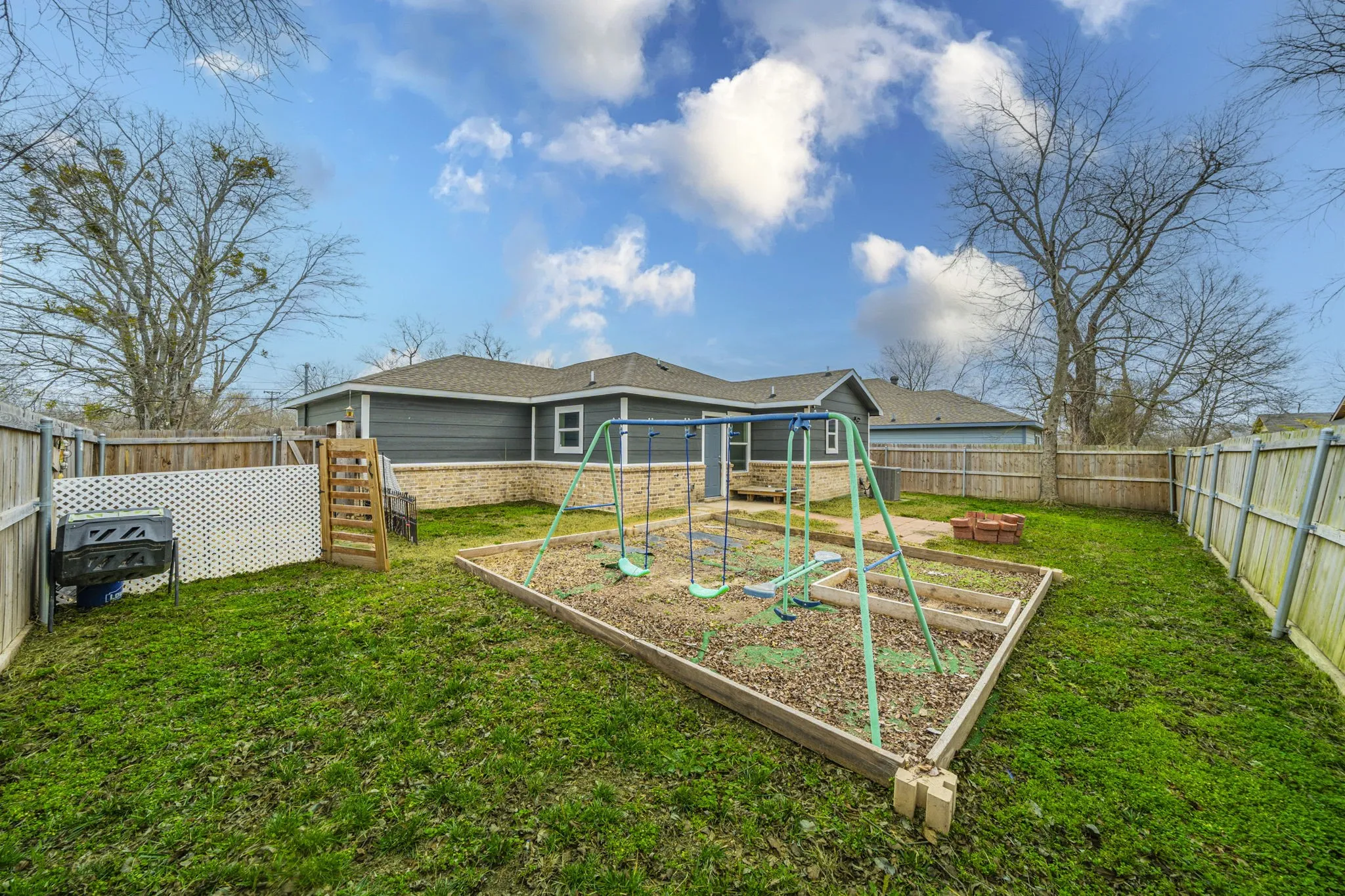 Single Family Residence For Sale in Hunt County , 813 Jones Street, Greenville, Texas 75401, 3 Bedrooms, 2 Bathrooms, 1 Garage spaces, 1,177 Sqft, built in 2021, Price $205,000, mls#21161046, Real Estate Agent in Greenville, Homes For Sale in Hunt county, Homes For Sale in Greenville, Realtor in Greenville Texas, Real Estate Brokerage Independent Realty Texas, Luminita Cordes Realtor