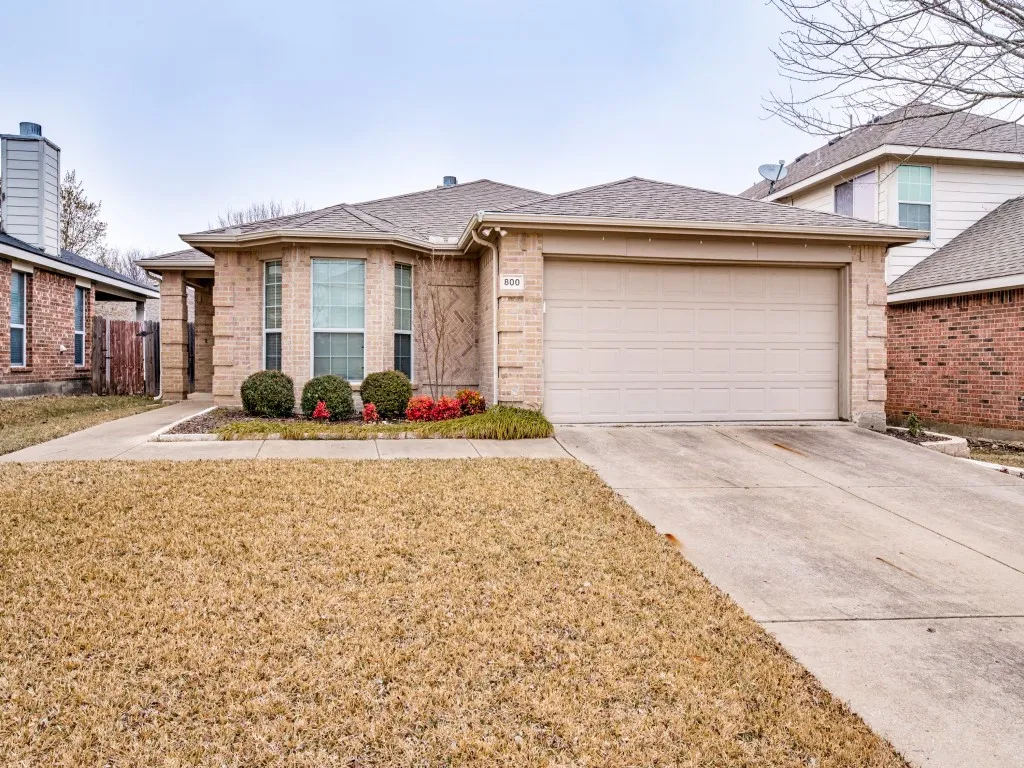Single Family Residence For Sale in Collin County , 800 Mahogany Drive, Anna, Texas 75409, 4 Bedroom, 2 Bathroom, 2 Garage spaces, 1,899 Sqft, built in 2006, mls#21171325, Real Estate Agent in Anna, Homes For Sale in Collin county, Homes For Sale in Anna, Realtor in Anna Texas, Real Estate Brokerage Independent Realty Texas, Luminita Cordes Realtor