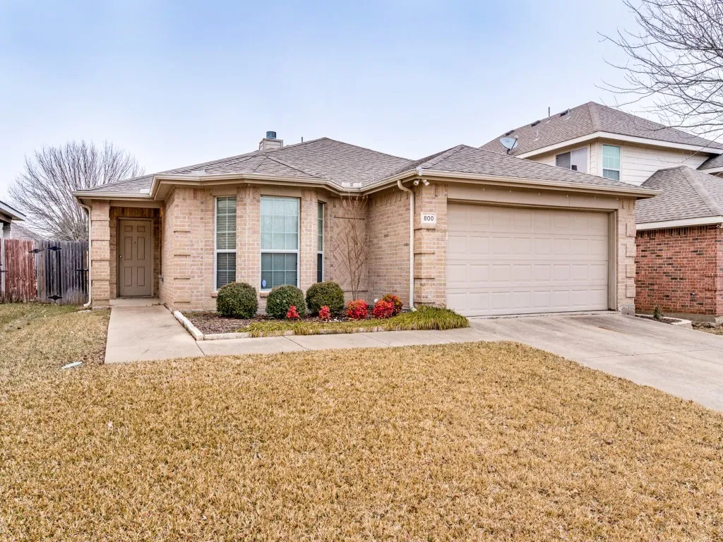 Single Family Residence For Sale in Collin County , 800 Mahogany Drive, Anna, Texas 75409, 4 Bedroom, 2 Bathroom, 2 Garage spaces, 1,899 Sqft, built in 2006, mls#21171325, Real Estate Agent in Anna, Homes For Sale in Collin county, Homes For Sale in Anna, Realtor in Anna Texas, Real Estate Brokerage Independent Realty Texas, Luminita Cordes Realtor