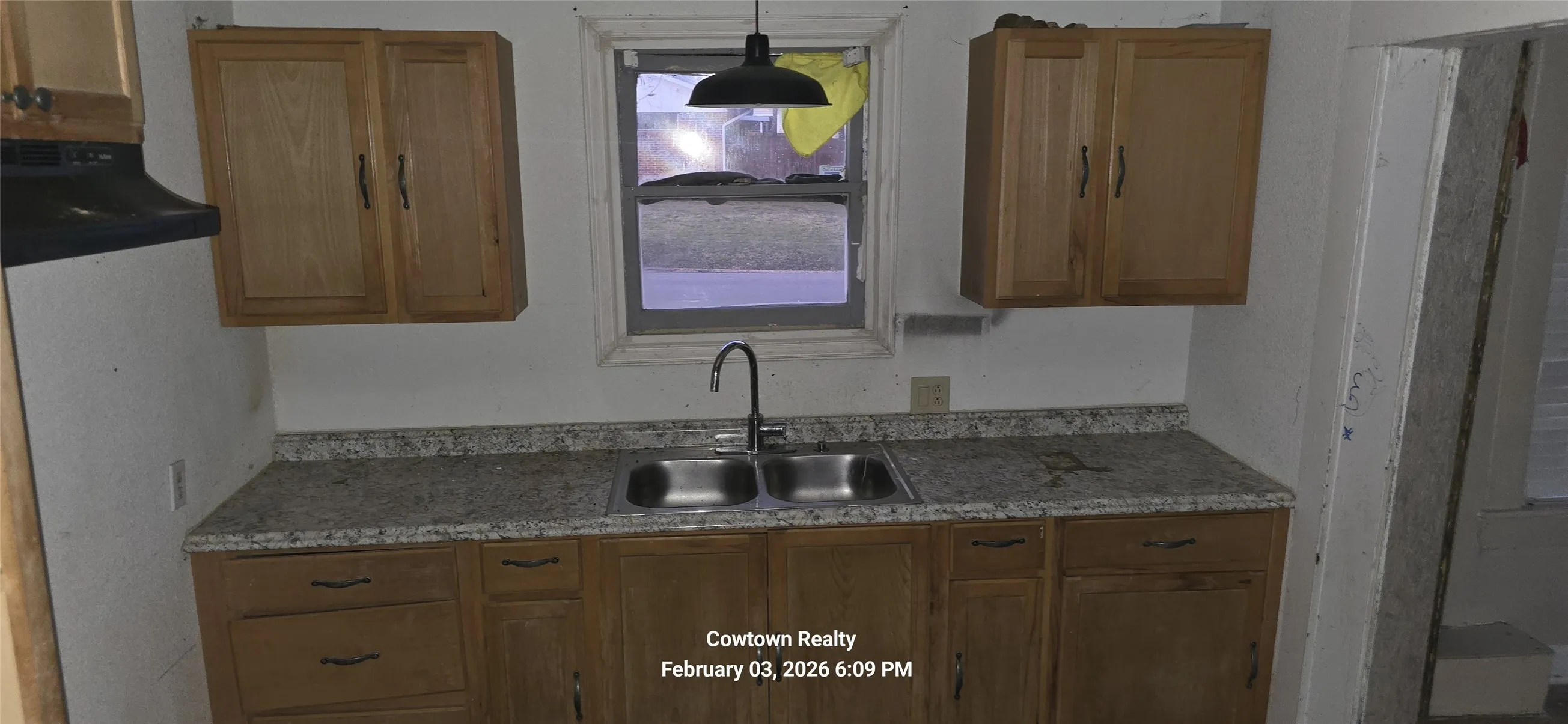 Single Family Residence For Sale in Kaufman County , 506 N Washington Street, Kaufman, Texas 75142, 4 Bedroom, 2 Bathroom, 2 Garage spaces, 2,610 Sqft, built in 1955, Preowned, mls#21172121, Real Estate Agent in Kaufman, Homes For Sale in Kaufman county, Homes For Sale in Kaufman, Realtor in Kaufman Texas, Real Estate Brokerage Independent Realty Texas, Luminita Cordes Realtor