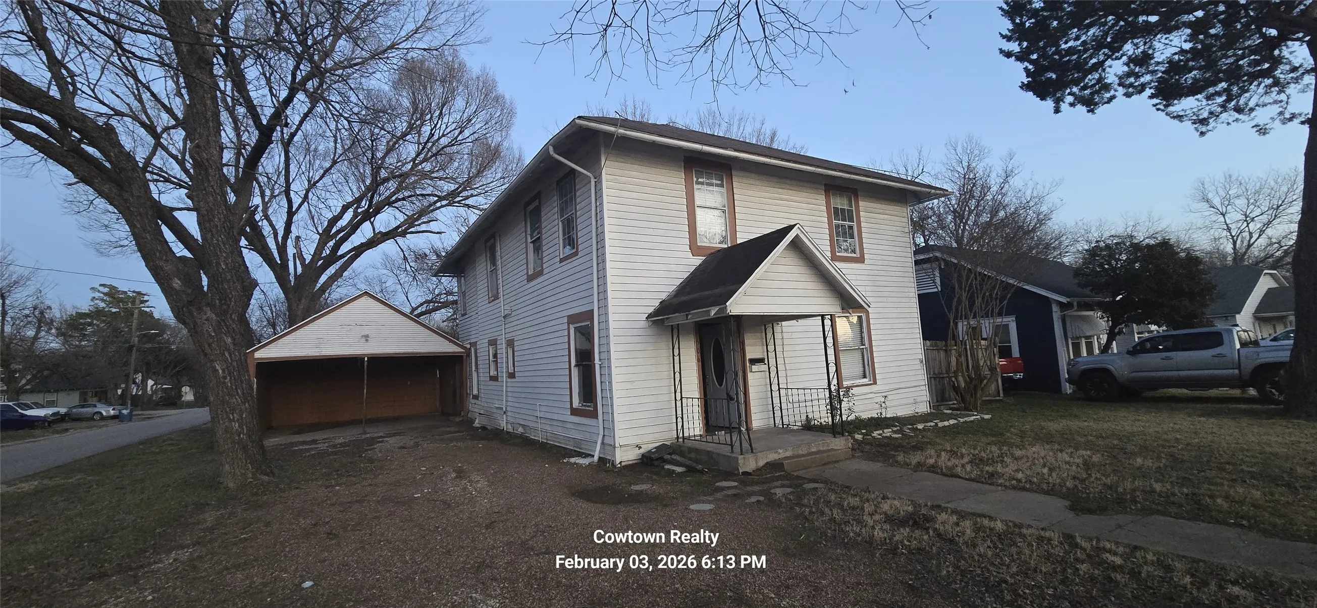 Single Family Residence For Sale in Kaufman County , 506 N Washington Street, Kaufman, Texas 75142, 4 Bedroom, 2 Bathroom, 2 Garage spaces, 2,610 Sqft, built in 1955, Preowned, mls#21172121, Real Estate Agent in Kaufman, Homes For Sale in Kaufman county, Homes For Sale in Kaufman, Realtor in Kaufman Texas, Real Estate Brokerage Independent Realty Texas, Luminita Cordes Realtor