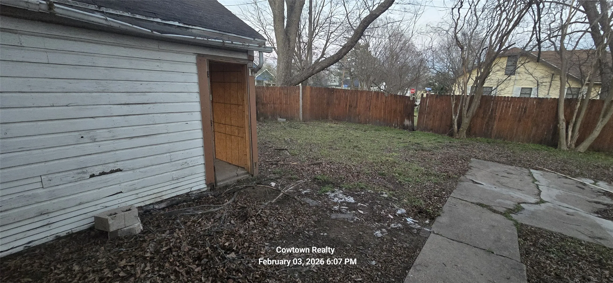 Single Family Residence For Sale in Kaufman County , 506 N Washington Street, Kaufman, Texas 75142, 4 Bedroom, 2 Bathroom, 2 Garage spaces, 2,610 Sqft, built in 1955, Preowned, mls#21172121, Real Estate Agent in Kaufman, Homes For Sale in Kaufman county, Homes For Sale in Kaufman, Realtor in Kaufman Texas, Real Estate Brokerage Independent Realty Texas, Luminita Cordes Realtor
