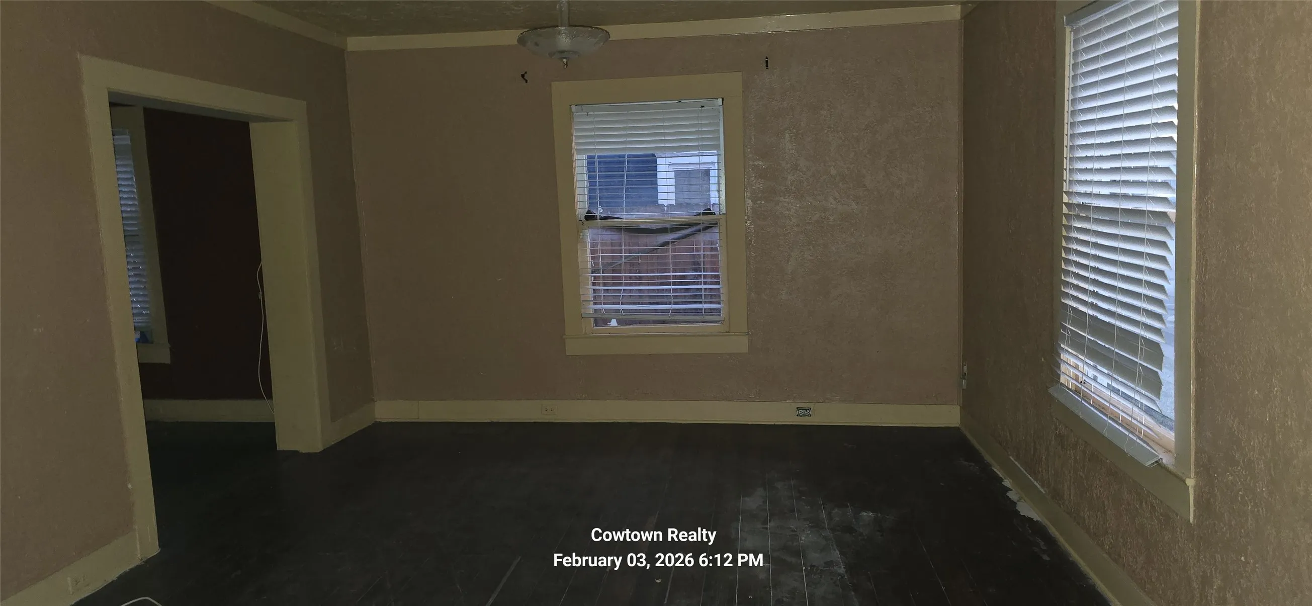 Single Family Residence For Sale in Kaufman County , 506 N Washington Street, Kaufman, Texas 75142, 4 Bedroom, 2 Bathroom, 2 Garage spaces, 2,610 Sqft, built in 1955, Preowned, mls#21172121, Real Estate Agent in Kaufman, Homes For Sale in Kaufman county, Homes For Sale in Kaufman, Realtor in Kaufman Texas, Real Estate Brokerage Independent Realty Texas, Luminita Cordes Realtor