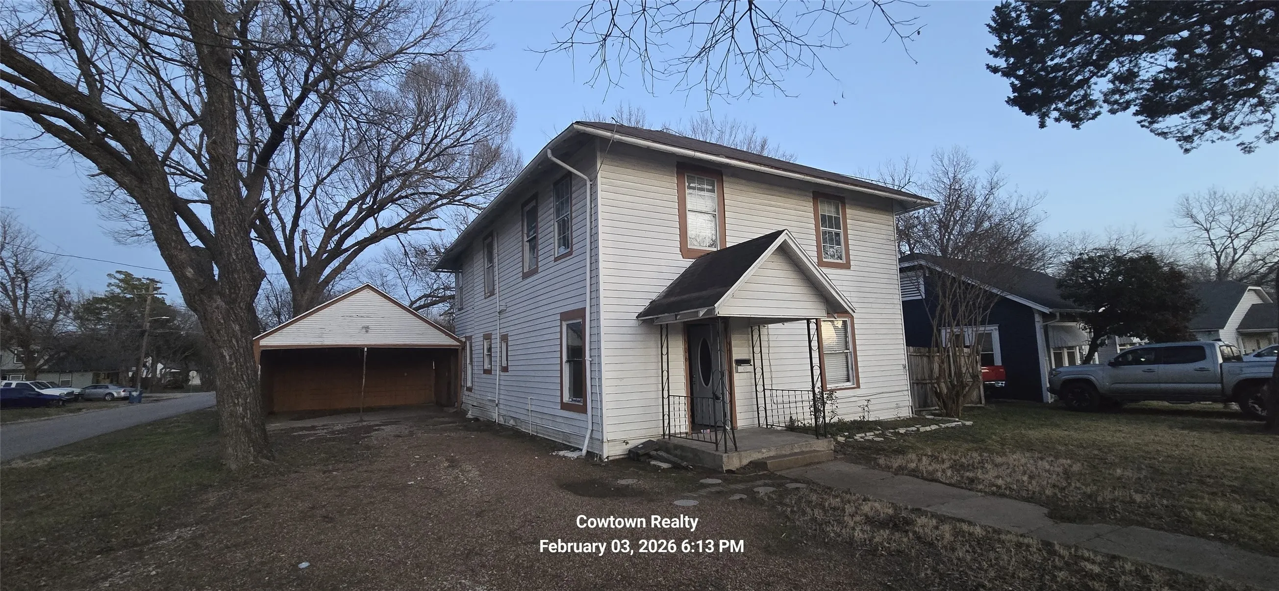 Single Family Residence For Sale in Kaufman County , 506 N Washington Street, Kaufman, Texas 75142, 4 Bedroom, 2 Bathroom, 2 Garage spaces, 2,610 Sqft, built in 1955, Preowned, mls#21172121, Real Estate Agent in Kaufman, Homes For Sale in Kaufman county, Homes For Sale in Kaufman, Realtor in Kaufman Texas, Real Estate Brokerage Independent Realty Texas, Luminita Cordes Realtor