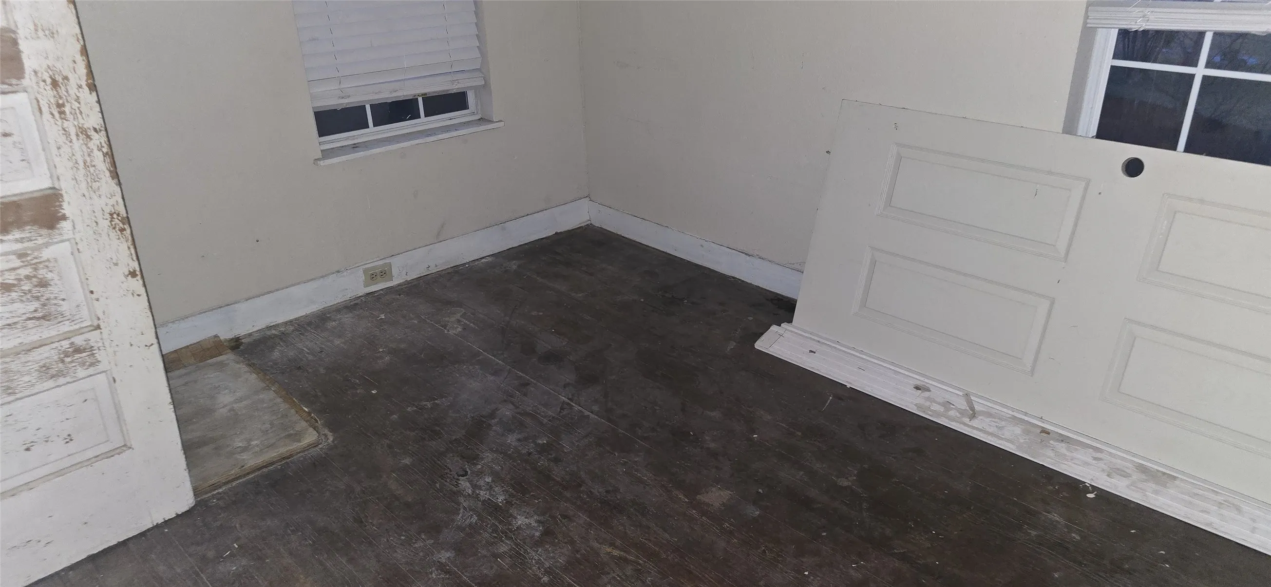 Single Family Residence For Sale in Kaufman County , 506 N Washington Street, Kaufman, Texas 75142, 4 Bedroom, 2 Bathroom, 2 Garage spaces, 2,610 Sqft, built in 1955, Preowned, mls#21172121, Real Estate Agent in Kaufman, Homes For Sale in Kaufman county, Homes For Sale in Kaufman, Realtor in Kaufman Texas, Real Estate Brokerage Independent Realty Texas, Luminita Cordes Realtor