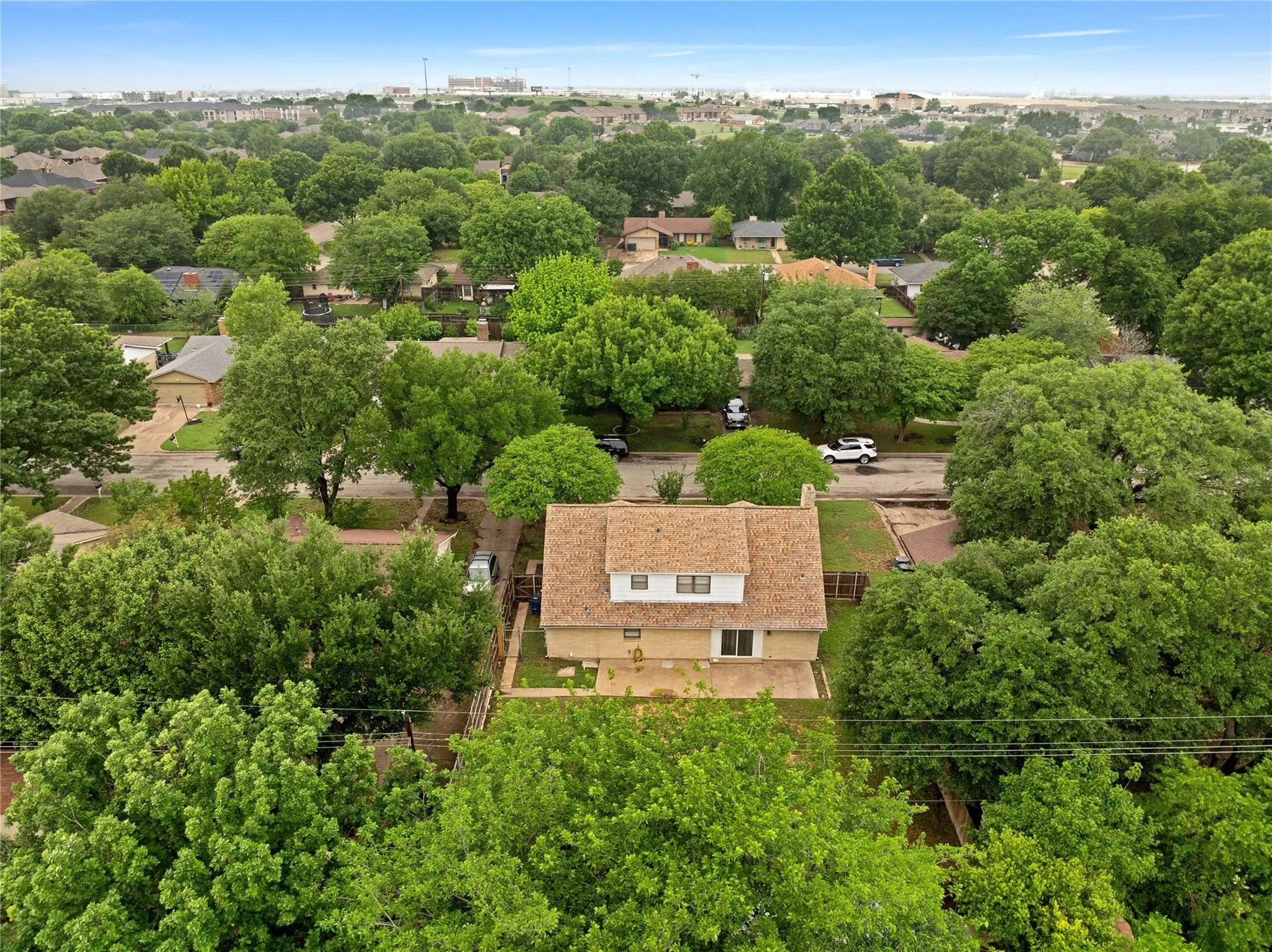 Single Family Residence For Sale in Ellis County , 205 San Jacinto Court, Waxahachie, Texas 75165, 3 Bedroom, 2 Bathroom, 2 Garage spaces, 1,830 Sqft, built in 1976, Preowned, mls#21170157, Real Estate Agent in Waxahachie, Homes For Sale in Ellis county, Homes For Sale in Waxahachie, Realtor in Waxahachie Texas, Real Estate Brokerage Independent Realty Texas, Luminita Cordes Realtor
