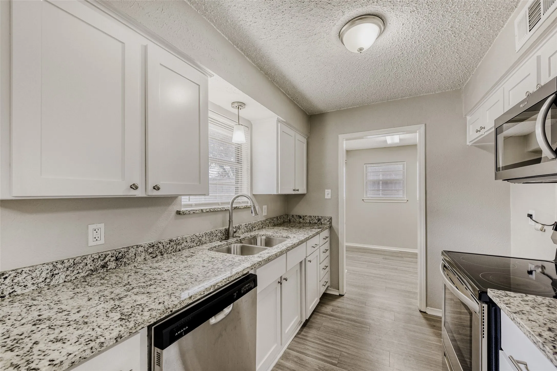 Single Family Residence For Sale in Ellis County , 205 San Jacinto Court, Waxahachie, Texas 75165, 3 Bedroom, 2 Bathroom, 2 Garage spaces, 1,830 Sqft, built in 1976, Preowned, mls#21170157, Real Estate Agent in Waxahachie, Homes For Sale in Ellis county, Homes For Sale in Waxahachie, Realtor in Waxahachie Texas, Real Estate Brokerage Independent Realty Texas, Luminita Cordes Realtor