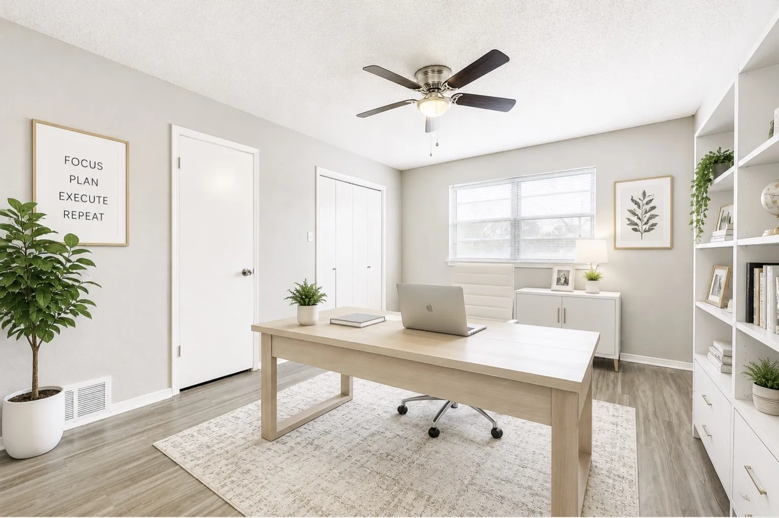 This room could be an office or a bedroom 2