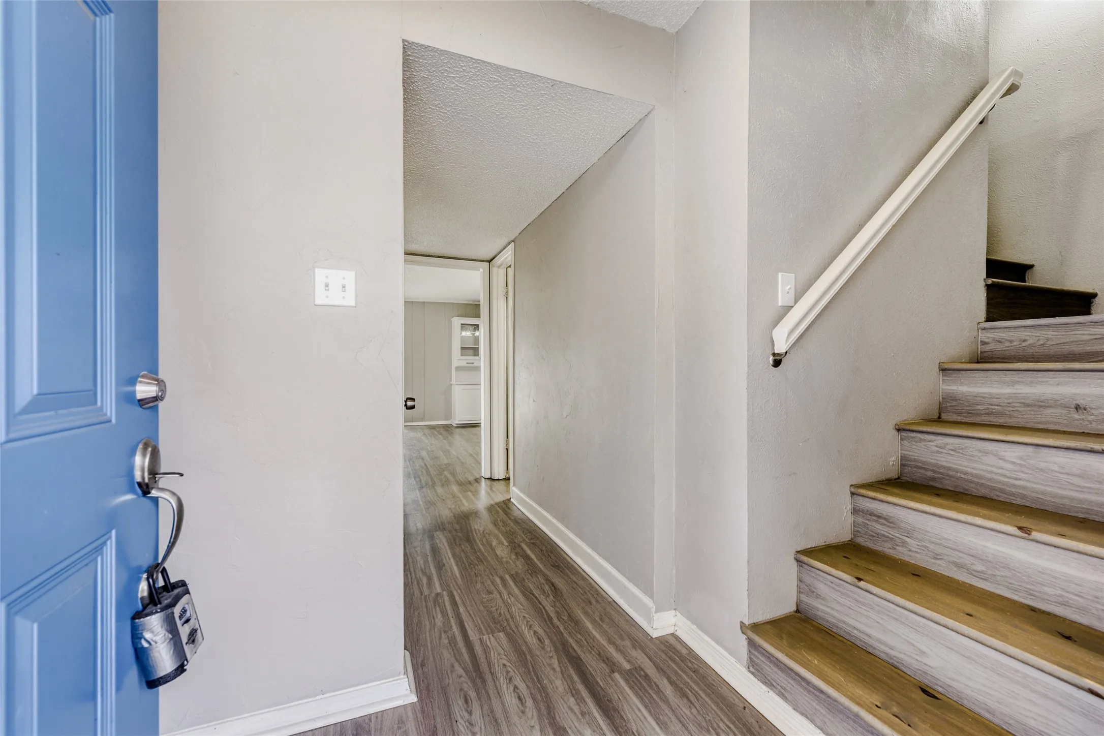 Single Family Residence For Sale in Ellis County , 205 San Jacinto Court, Waxahachie, Texas 75165, 3 Bedroom, 2 Bathroom, 2 Garage spaces, 1,830 Sqft, built in 1976, Preowned, mls#21170157, Real Estate Agent in Waxahachie, Homes For Sale in Ellis county, Homes For Sale in Waxahachie, Realtor in Waxahachie Texas, Real Estate Brokerage Independent Realty Texas, Luminita Cordes Realtor