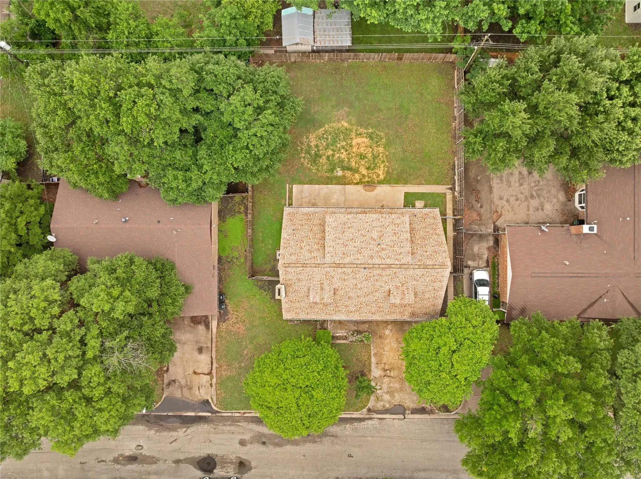 Single Family Residence For Sale in Ellis County , 205 San Jacinto Court, Waxahachie, Texas 75165, 3 Bedroom, 2 Bathroom, 2 Garage spaces, 1,830 Sqft, built in 1976, Preowned, mls#21170157, Real Estate Agent in Waxahachie, Homes For Sale in Ellis county, Homes For Sale in Waxahachie, Realtor in Waxahachie Texas, Real Estate Brokerage Independent Realty Texas, Luminita Cordes Realtor