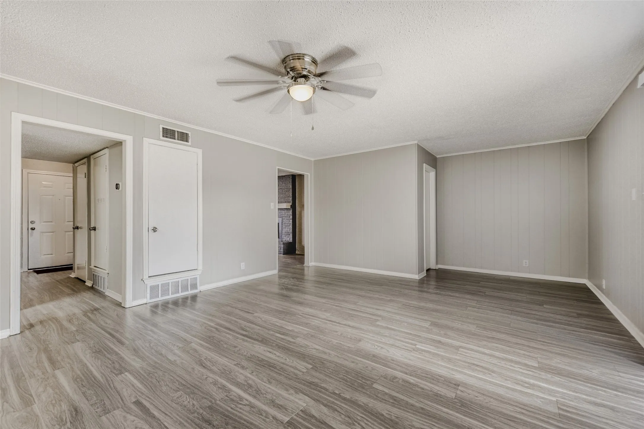 Single Family Residence For Sale in Ellis County , 205 San Jacinto Court, Waxahachie, Texas 75165, 3 Bedroom, 2 Bathroom, 2 Garage spaces, 1,830 Sqft, built in 1976, Preowned, mls#21170157, Real Estate Agent in Waxahachie, Homes For Sale in Ellis county, Homes For Sale in Waxahachie, Realtor in Waxahachie Texas, Real Estate Brokerage Independent Realty Texas, Luminita Cordes Realtor