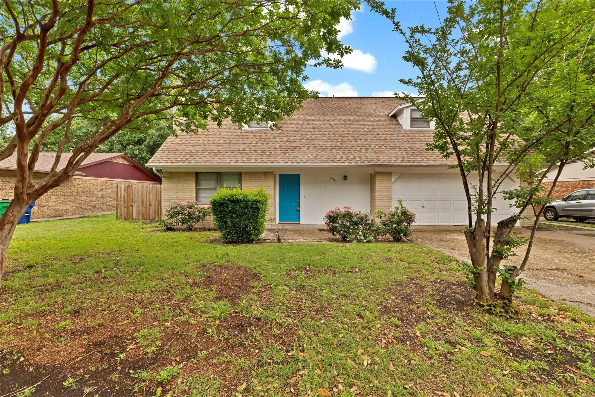 Single Family Residence For Sale in Ellis County , 205 San Jacinto Court, Waxahachie, Texas 75165, 3 Bedroom, 2 Bathroom, 2 Garage spaces, 1,830 Sqft, built in 1976, Preowned, mls#21170157, Real Estate Agent in Waxahachie, Homes For Sale in Ellis county, Homes For Sale in Waxahachie, Realtor in Waxahachie Texas, Real Estate Brokerage Independent Realty Texas, Luminita Cordes Realtor