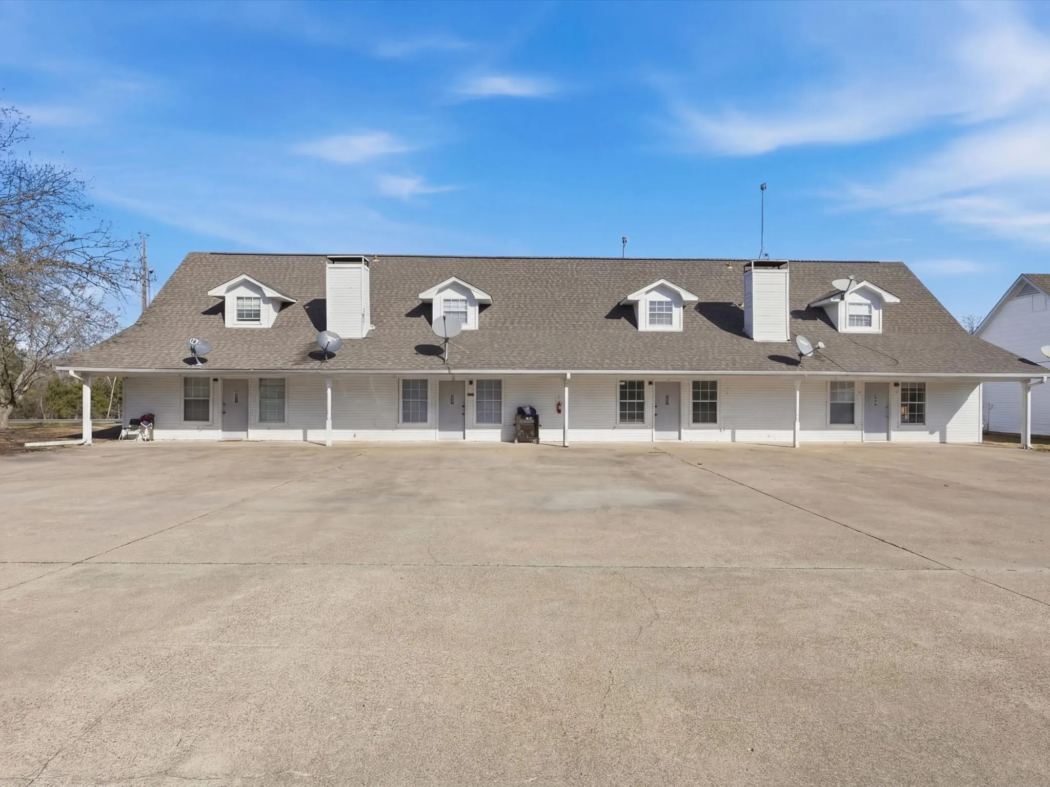 Business For Sale in Kaufman County , 1010 Ranch Country Drive, Kemp, Texas 75143, 0, 0, Garage spaces, 11,826 Sqft, built in 1984, Preowned, Price $1,350,000, mls#21159583, Real Estate Agent in Kemp, Homes For Sale in Kaufman county, Homes For Sale in Kemp, Realtor in Kemp Texas, Real Estate Brokerage Independent Realty Texas, Luminita Cordes Realtor