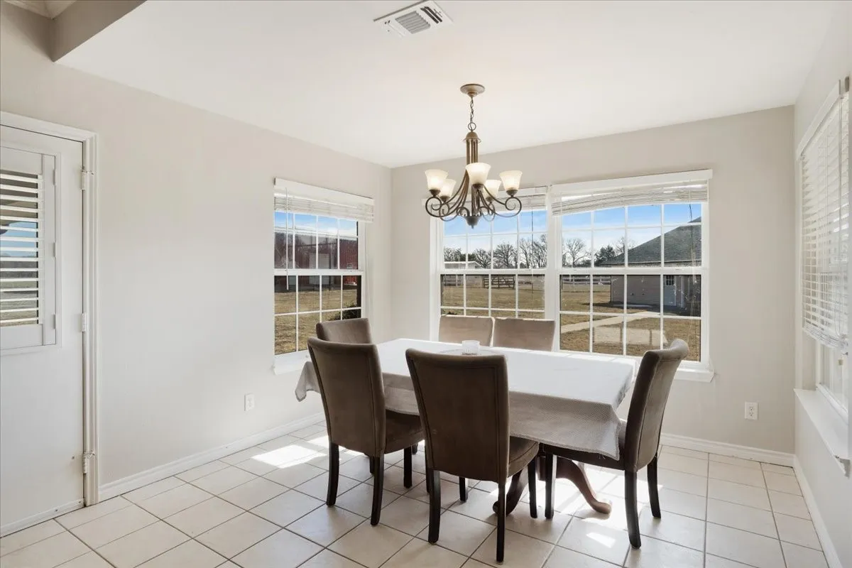 Single Family Residence For Sale in Fannin County , 1628 County Road 2605, Bonham, Texas 75418, 4 Bedroom, 3 Bathroom, 2 Garage spaces, 3,645 Sqft, built in 2001, mls#21170984, Real Estate Agent in Bonham, Homes For Sale in Fannin county, Homes For Sale in Bonham, Realtor in Bonham Texas, Real Estate Brokerage Independent Realty Texas, Luminita Cordes Realtor