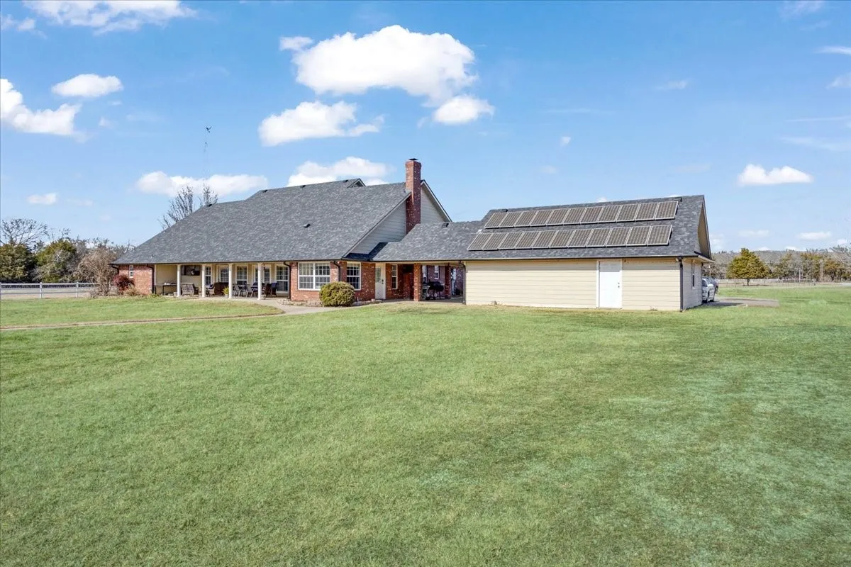 Single Family Residence For Sale in Fannin County , 1628 County Road 2605, Bonham, Texas 75418, 4 Bedroom, 3 Bathroom, 2 Garage spaces, 3,645 Sqft, built in 2001, mls#21170984, Real Estate Agent in Bonham, Homes For Sale in Fannin county, Homes For Sale in Bonham, Realtor in Bonham Texas, Real Estate Brokerage Independent Realty Texas, Luminita Cordes Realtor
