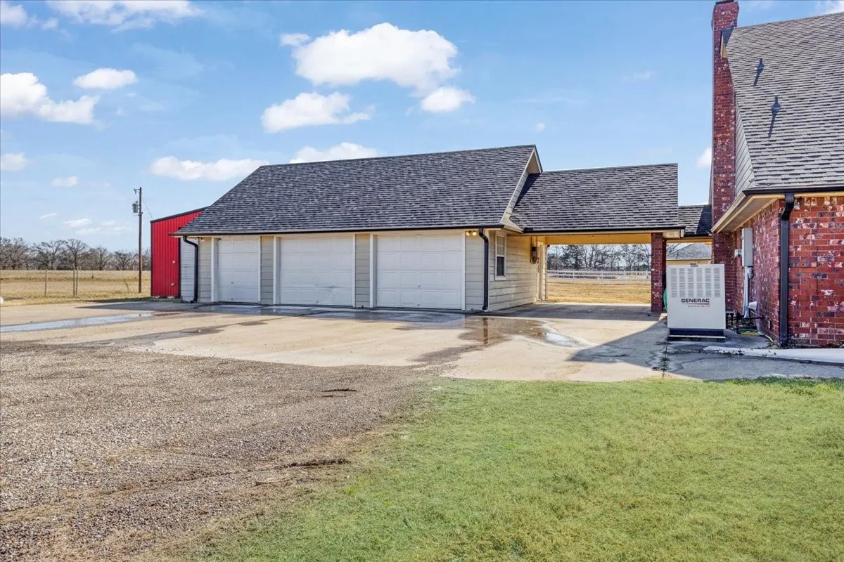 Single Family Residence For Sale in Fannin County , 1628 County Road 2605, Bonham, Texas 75418, 4 Bedroom, 3 Bathroom, 2 Garage spaces, 3,645 Sqft, built in 2001, mls#21170984, Real Estate Agent in Bonham, Homes For Sale in Fannin county, Homes For Sale in Bonham, Realtor in Bonham Texas, Real Estate Brokerage Independent Realty Texas, Luminita Cordes Realtor