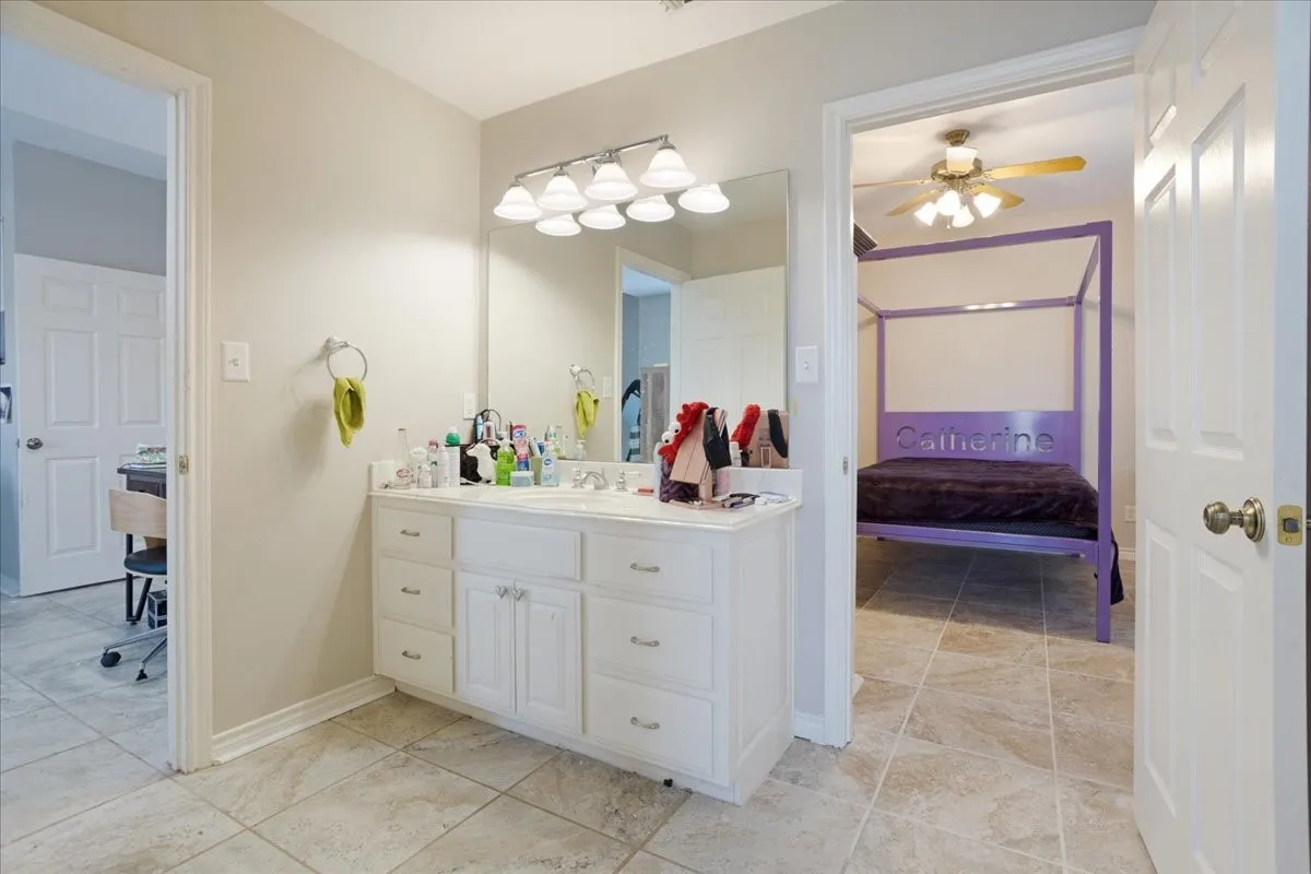 Single Family Residence For Sale in Fannin County , 1628 County Road 2605, Bonham, Texas 75418, 4 Bedroom, 3 Bathroom, 2 Garage spaces, 3,645 Sqft, built in 2001, mls#21170984, Real Estate Agent in Bonham, Homes For Sale in Fannin county, Homes For Sale in Bonham, Realtor in Bonham Texas, Real Estate Brokerage Independent Realty Texas, Luminita Cordes Realtor