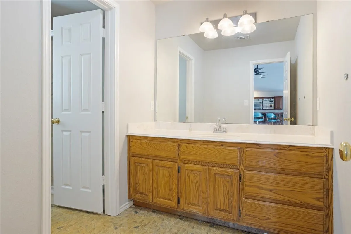 Single Family Residence For Sale in Fannin County , 1628 County Road 2605, Bonham, Texas 75418, 4 Bedroom, 3 Bathroom, 2 Garage spaces, 3,645 Sqft, built in 2001, mls#21170984, Real Estate Agent in Bonham, Homes For Sale in Fannin county, Homes For Sale in Bonham, Realtor in Bonham Texas, Real Estate Brokerage Independent Realty Texas, Luminita Cordes Realtor
