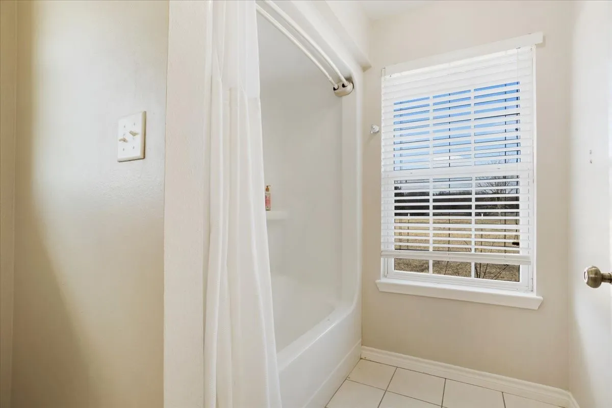 Single Family Residence For Sale in Fannin County , 1628 County Road 2605, Bonham, Texas 75418, 4 Bedroom, 3 Bathroom, 2 Garage spaces, 3,645 Sqft, built in 2001, mls#21170984, Real Estate Agent in Bonham, Homes For Sale in Fannin county, Homes For Sale in Bonham, Realtor in Bonham Texas, Real Estate Brokerage Independent Realty Texas, Luminita Cordes Realtor